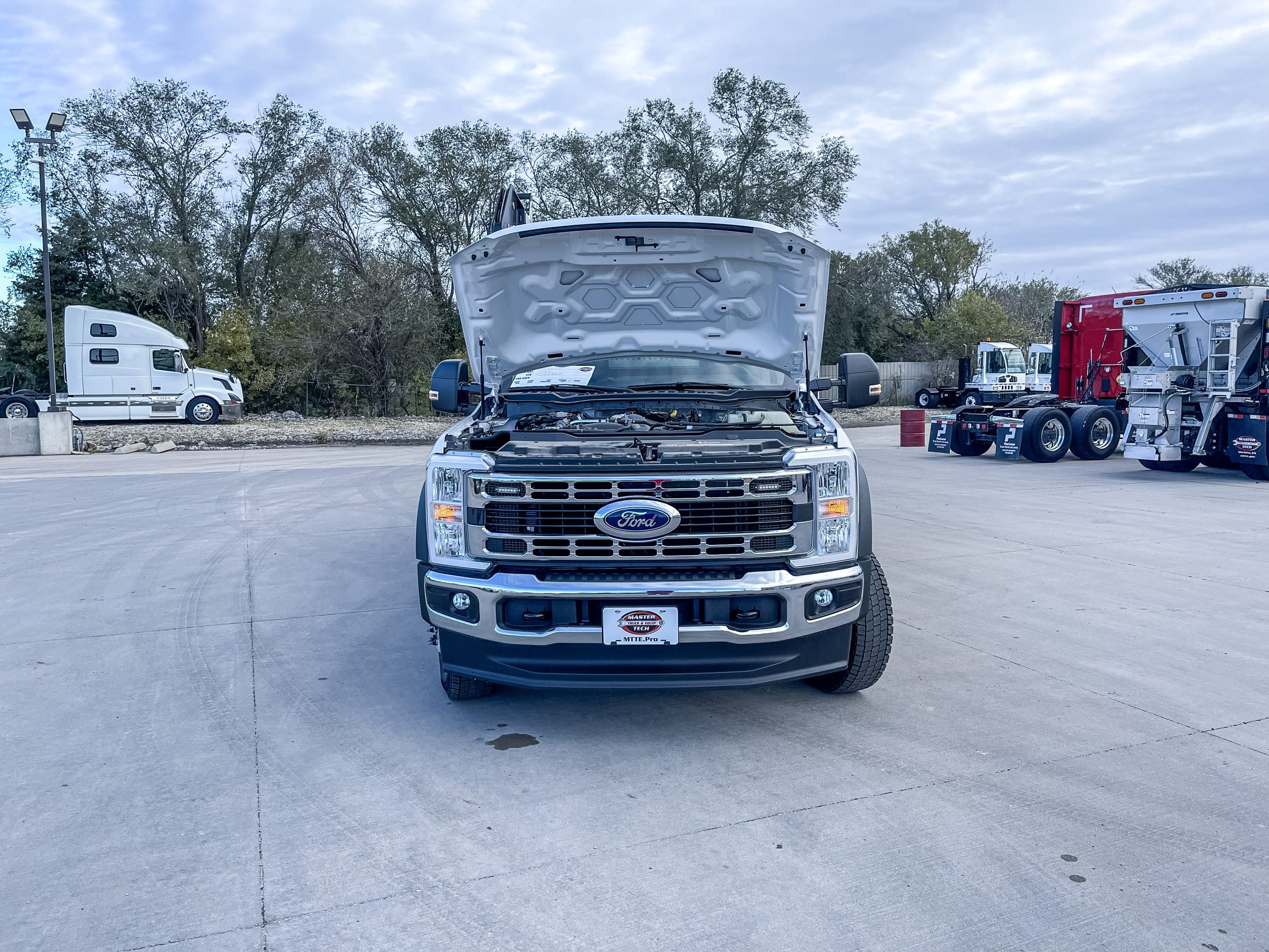 2024 Ford F-550 XL - image 3 of 6