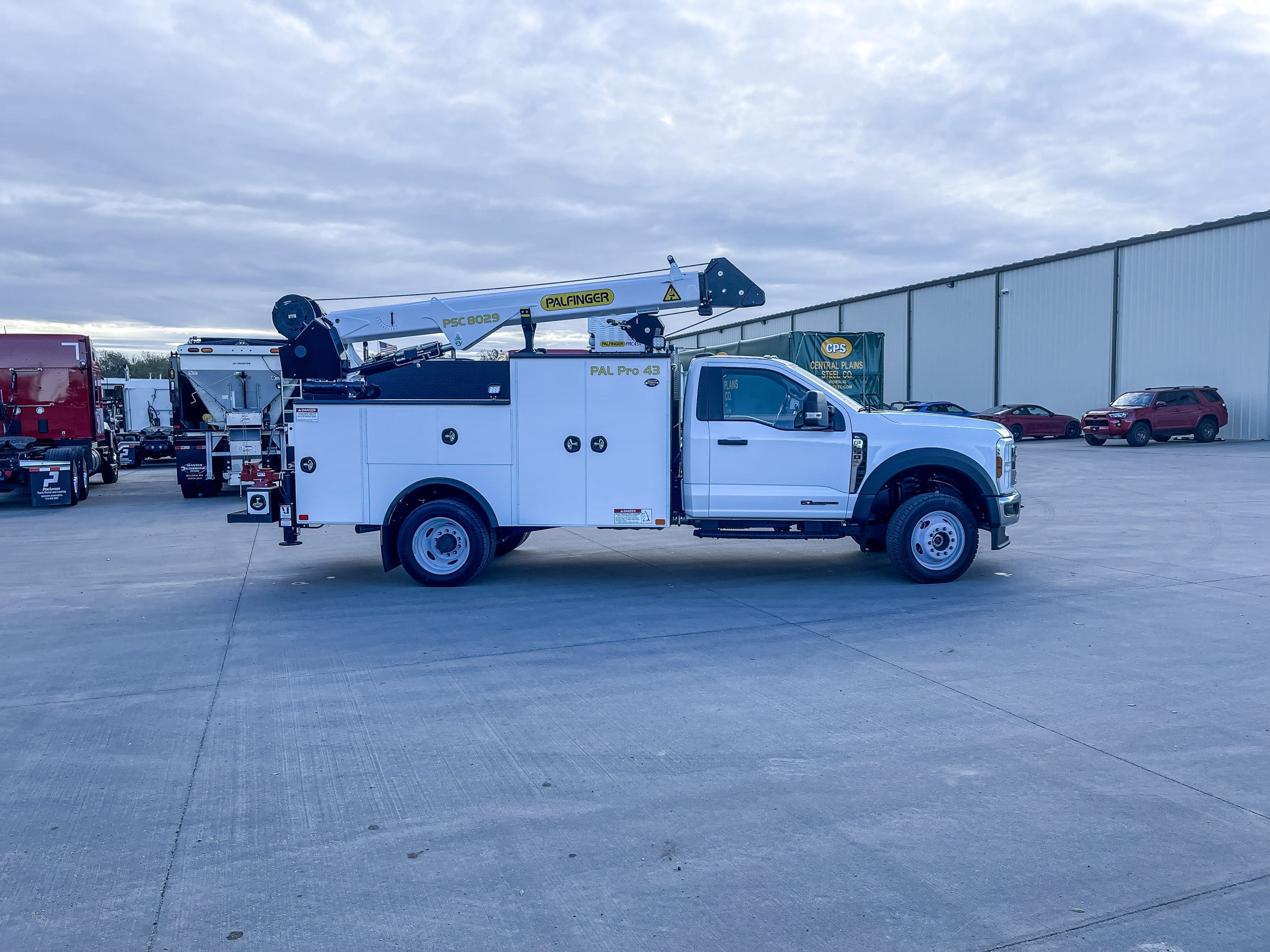 2024 Ford F-550 XL - image 5 of 6