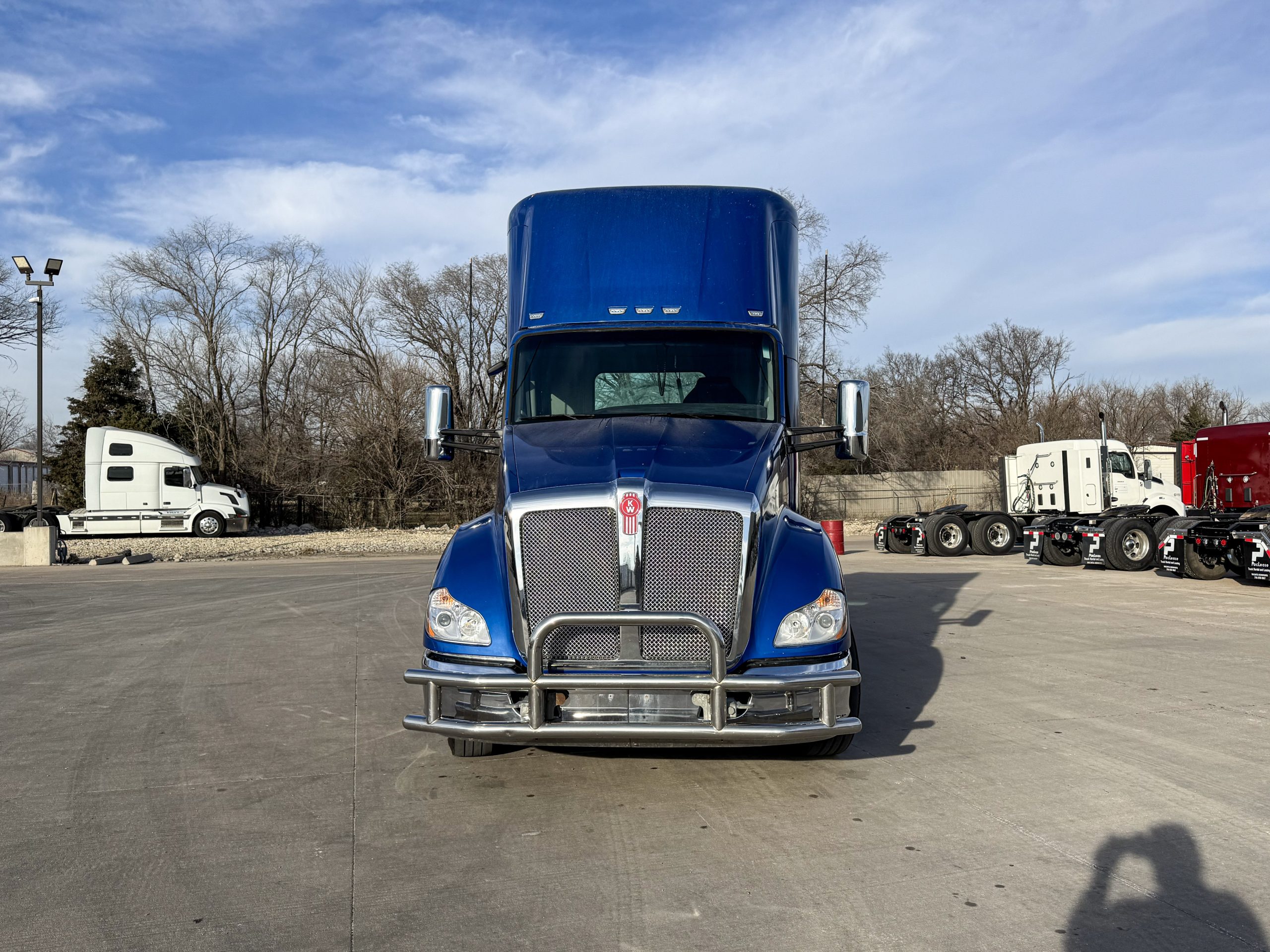 2021 Kenworth T680 2021 Kenworth T680 - image 2 of 6