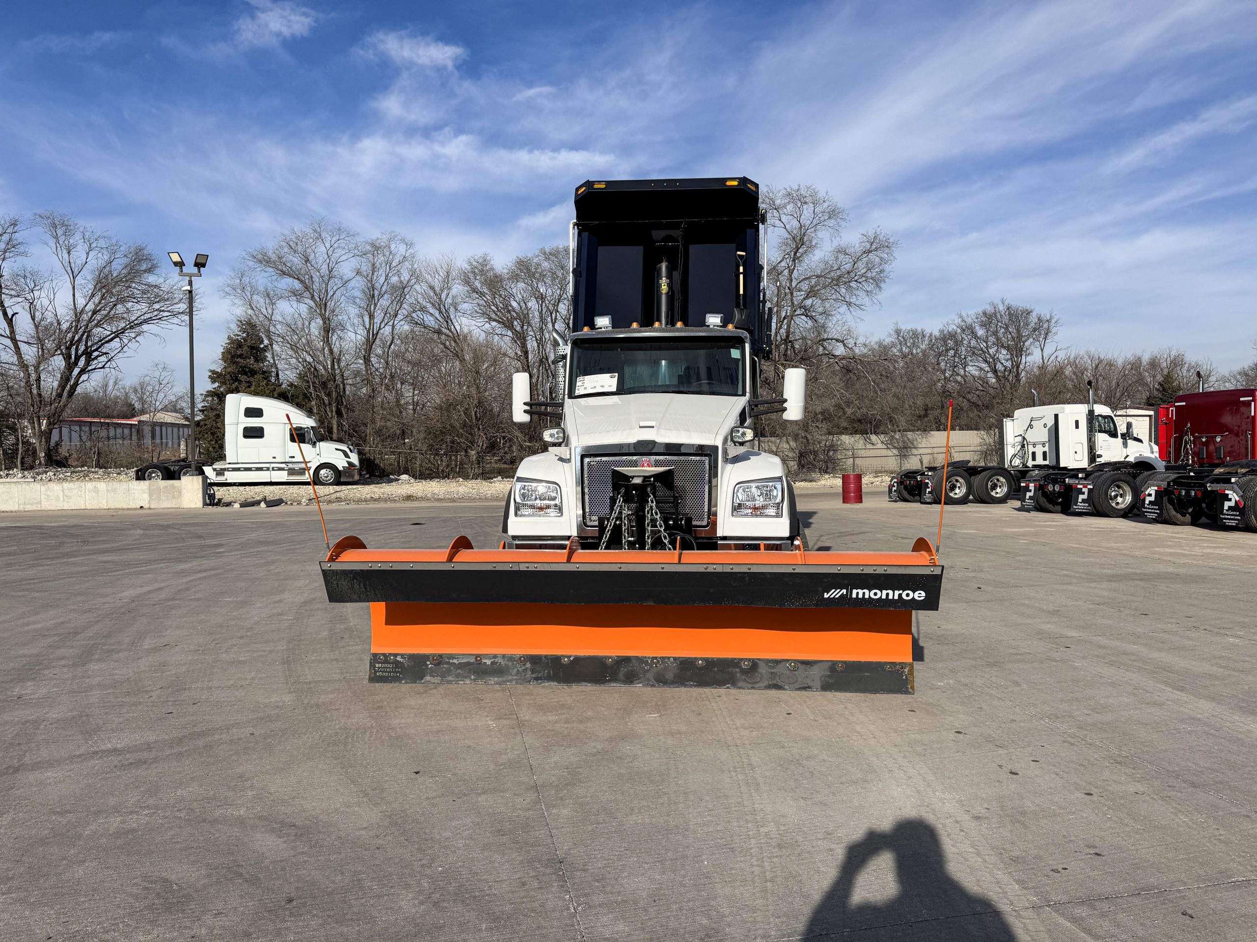 2025 Kenworth T880S 2025 Kenworth T880S - image 4 of 6