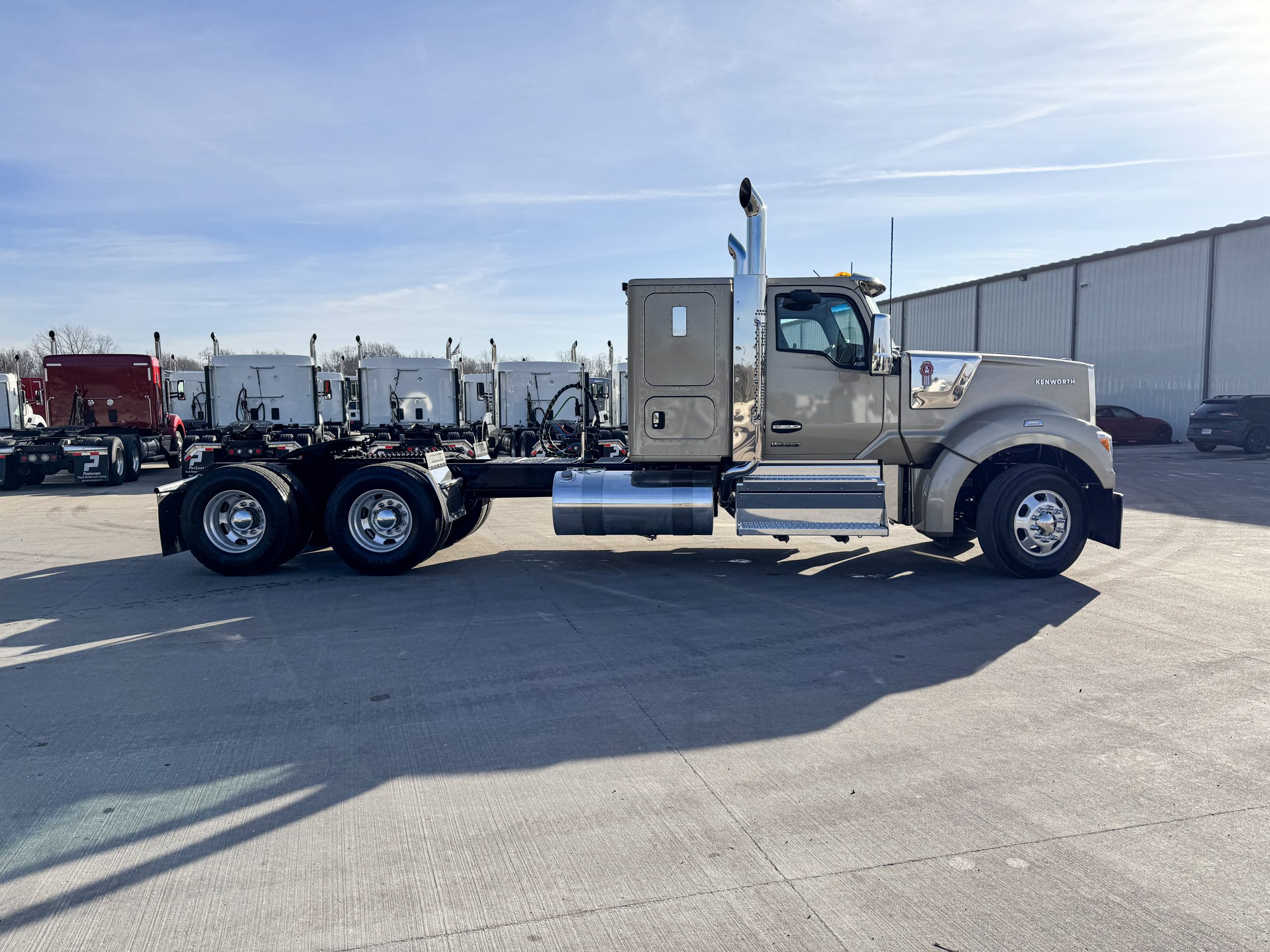 2026 Kenworth W990 2026 Kenworth W990 - image 4 of 6