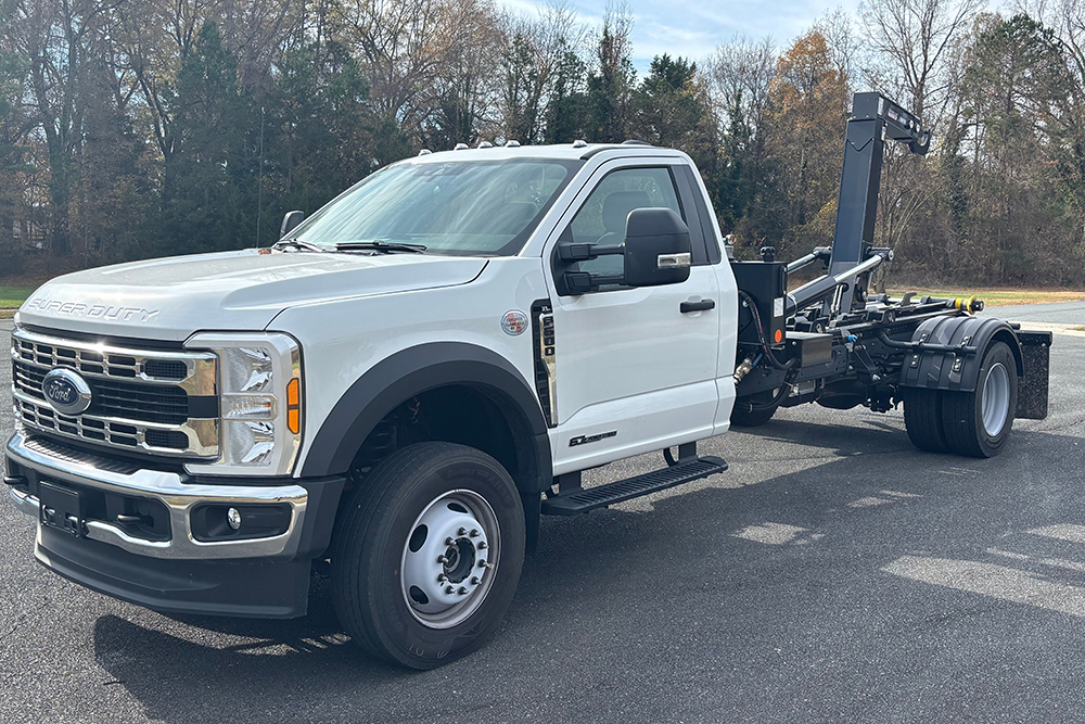 2025 Ford F-600 XL 2025 Ford F-600 XL - image 1 of 6