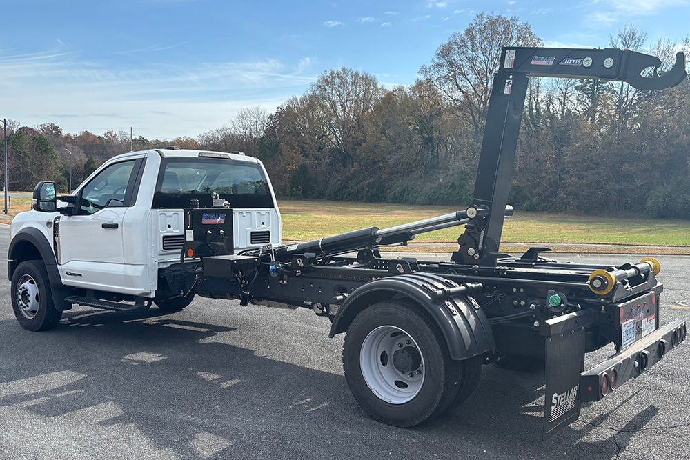2025 Ford F-600 XL 2025 Ford F-600 XL - image 5 of 6