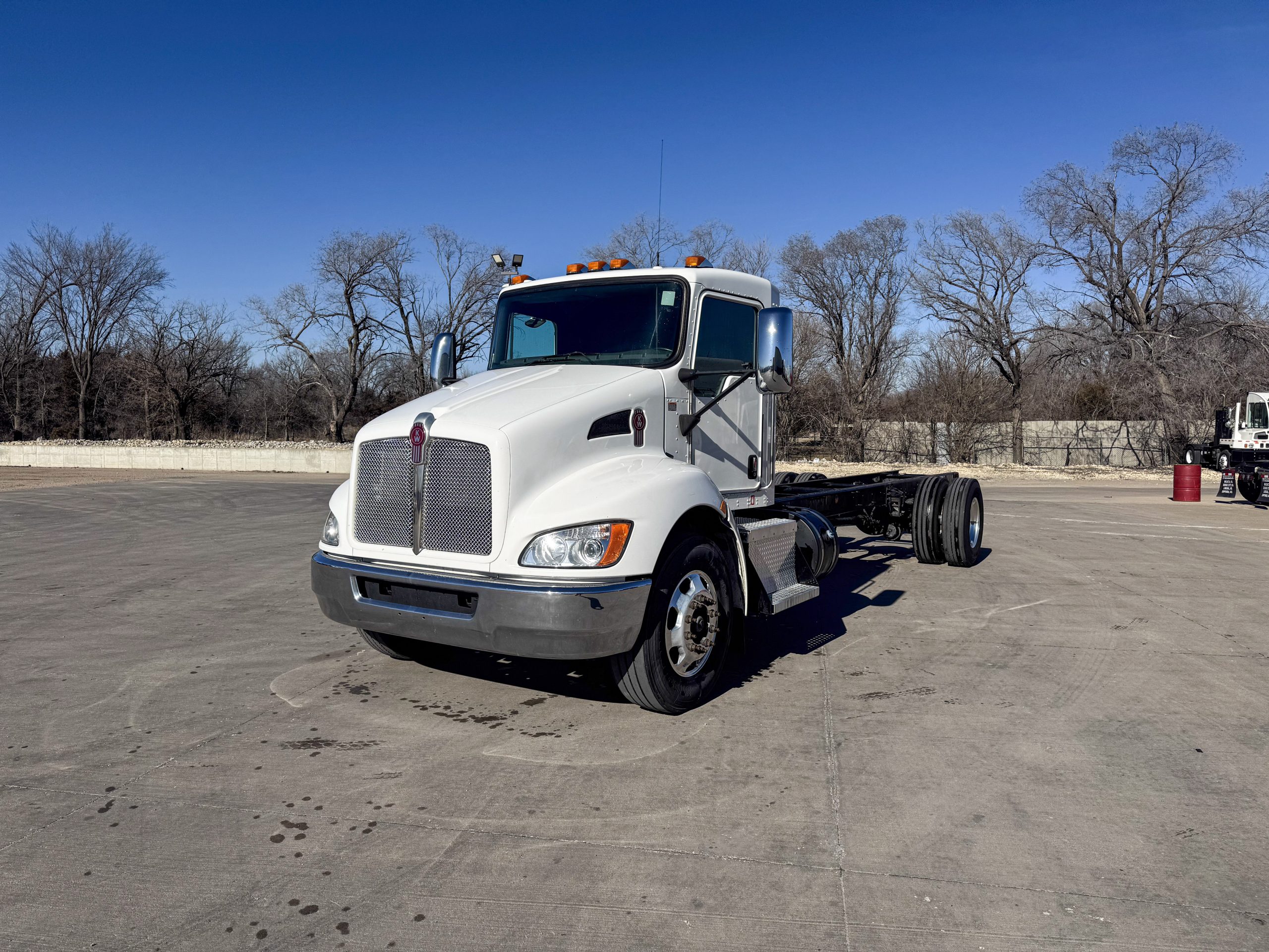 2021 Kenworth T270 - image 1 of 6