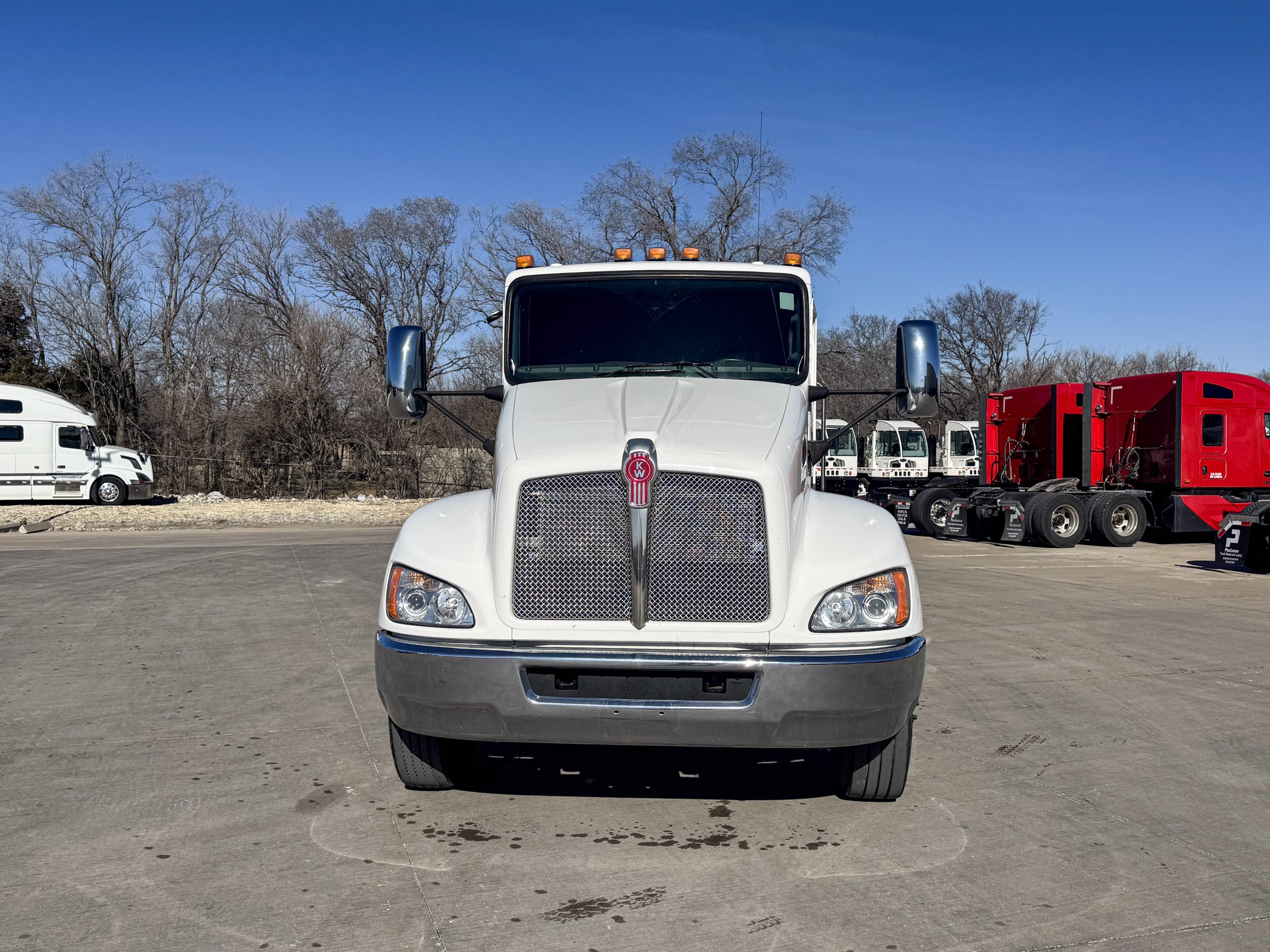 2021 Kenworth T270 - image 2 of 6