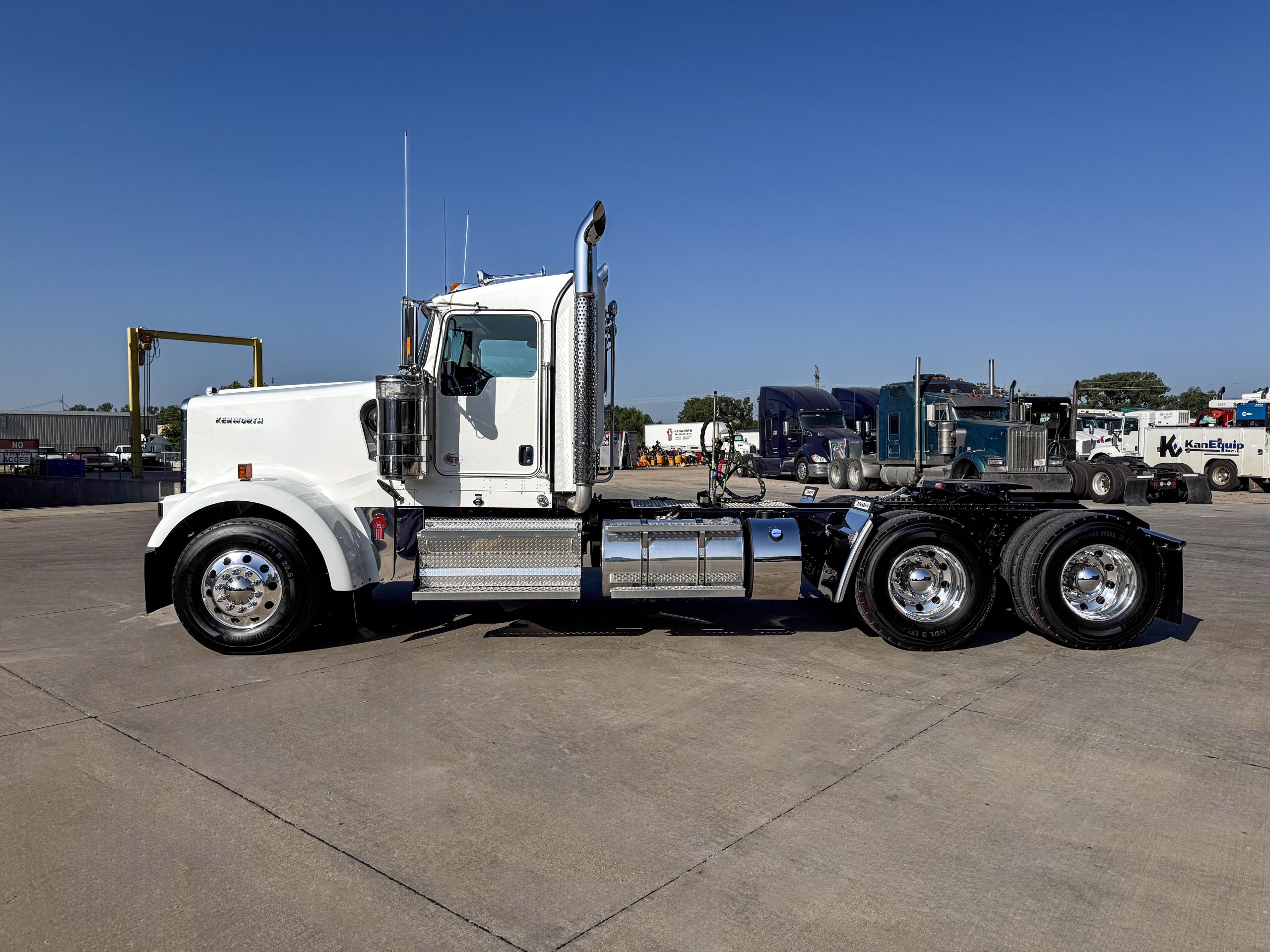 2026 Kenworth W900L Extended Day Cab for Sale | WKI Kenworth 2026 Kenworth W900L Extended Day Cab for Sale | WKI Kenworth - image 2 of 6