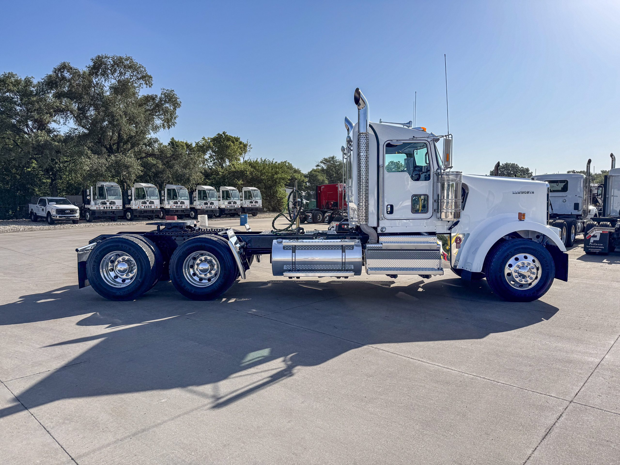 2026 Kenworth W900L Extended Day Cab for Sale | WKI Kenworth 2026 Kenworth W900L Extended Day Cab for Sale | WKI Kenworth - image 5 of 6