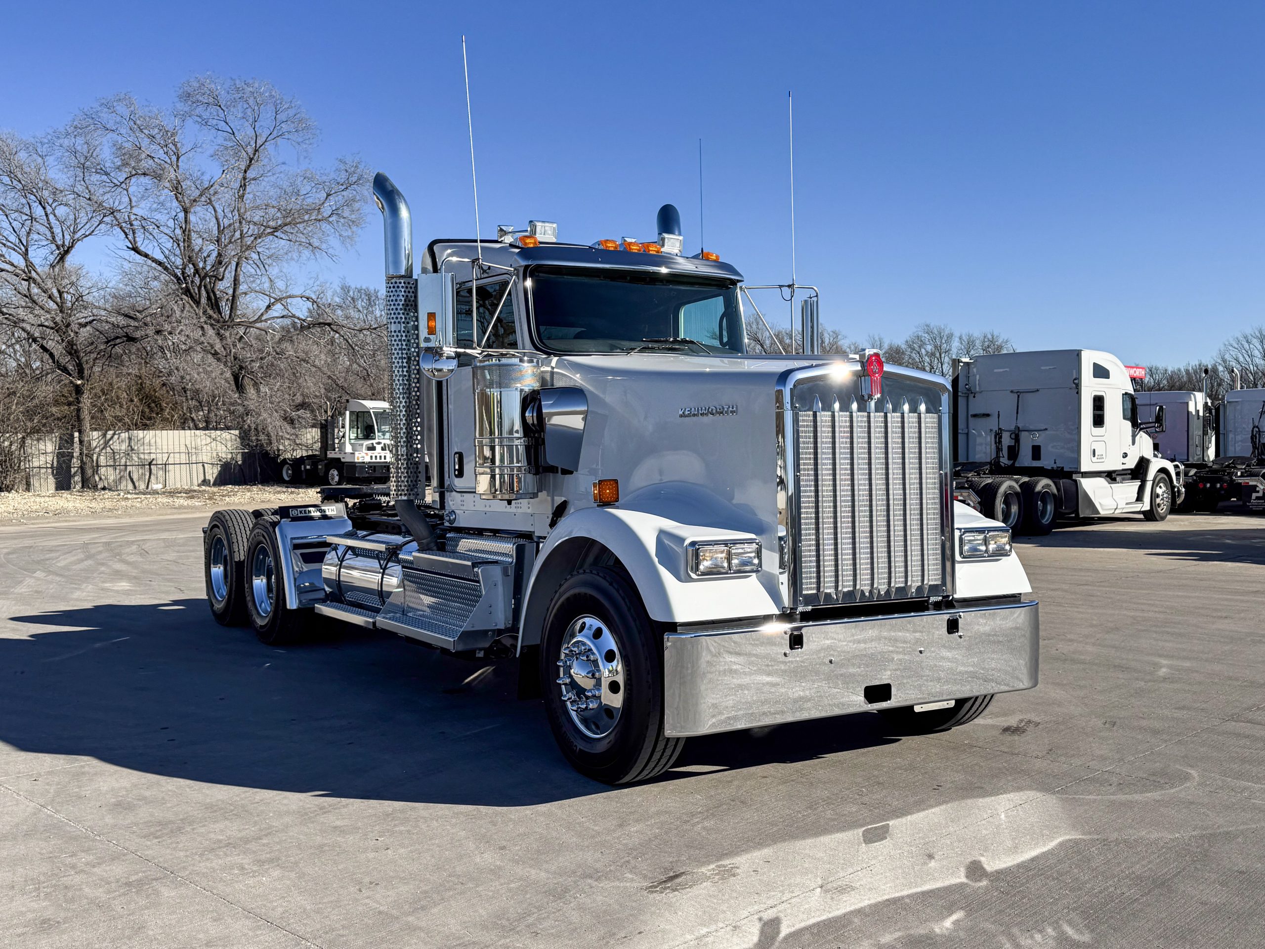 2026 Kenworth W900L - image 3 of 6