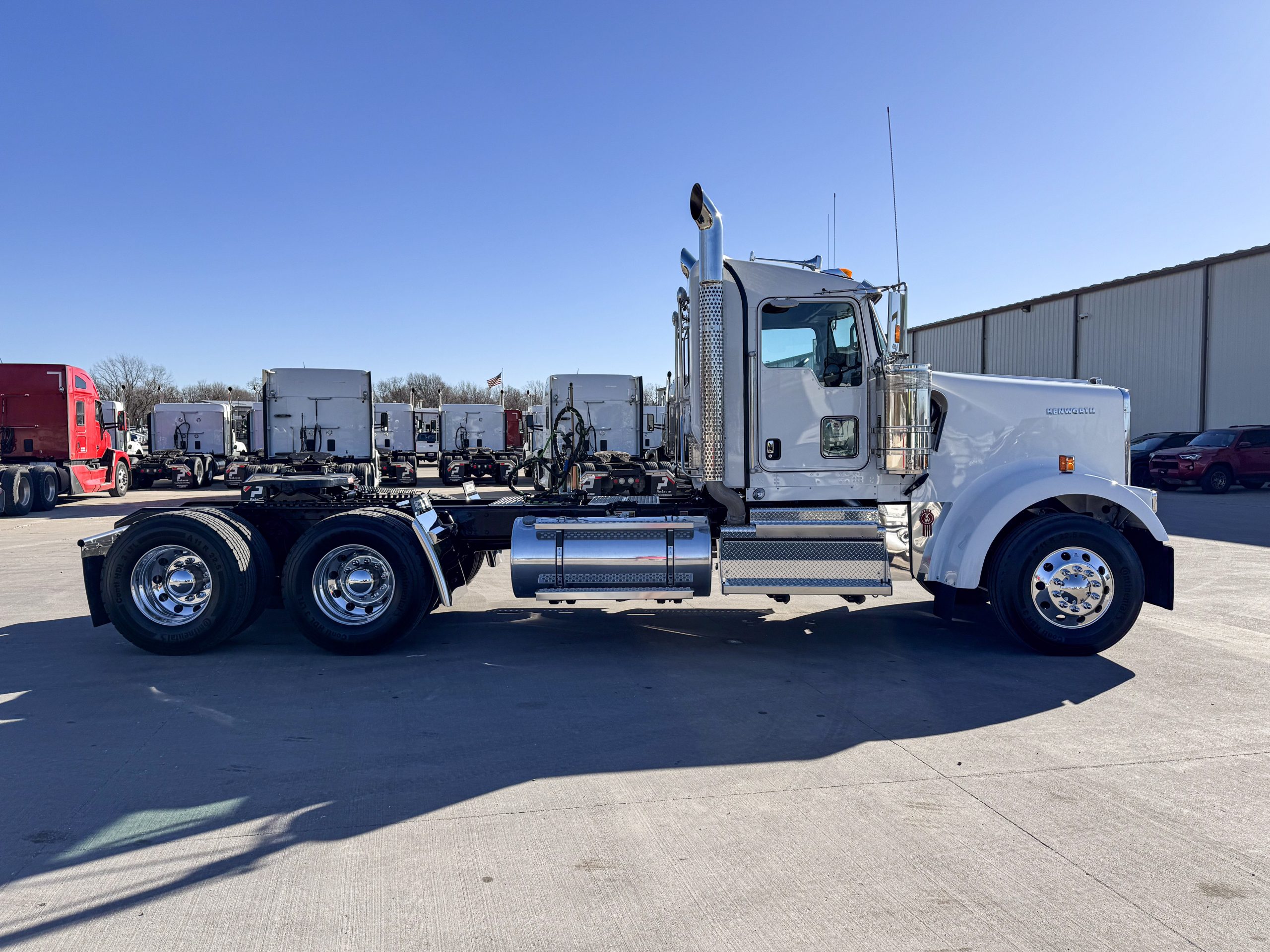 2026 Kenworth W900L - image 4 of 6