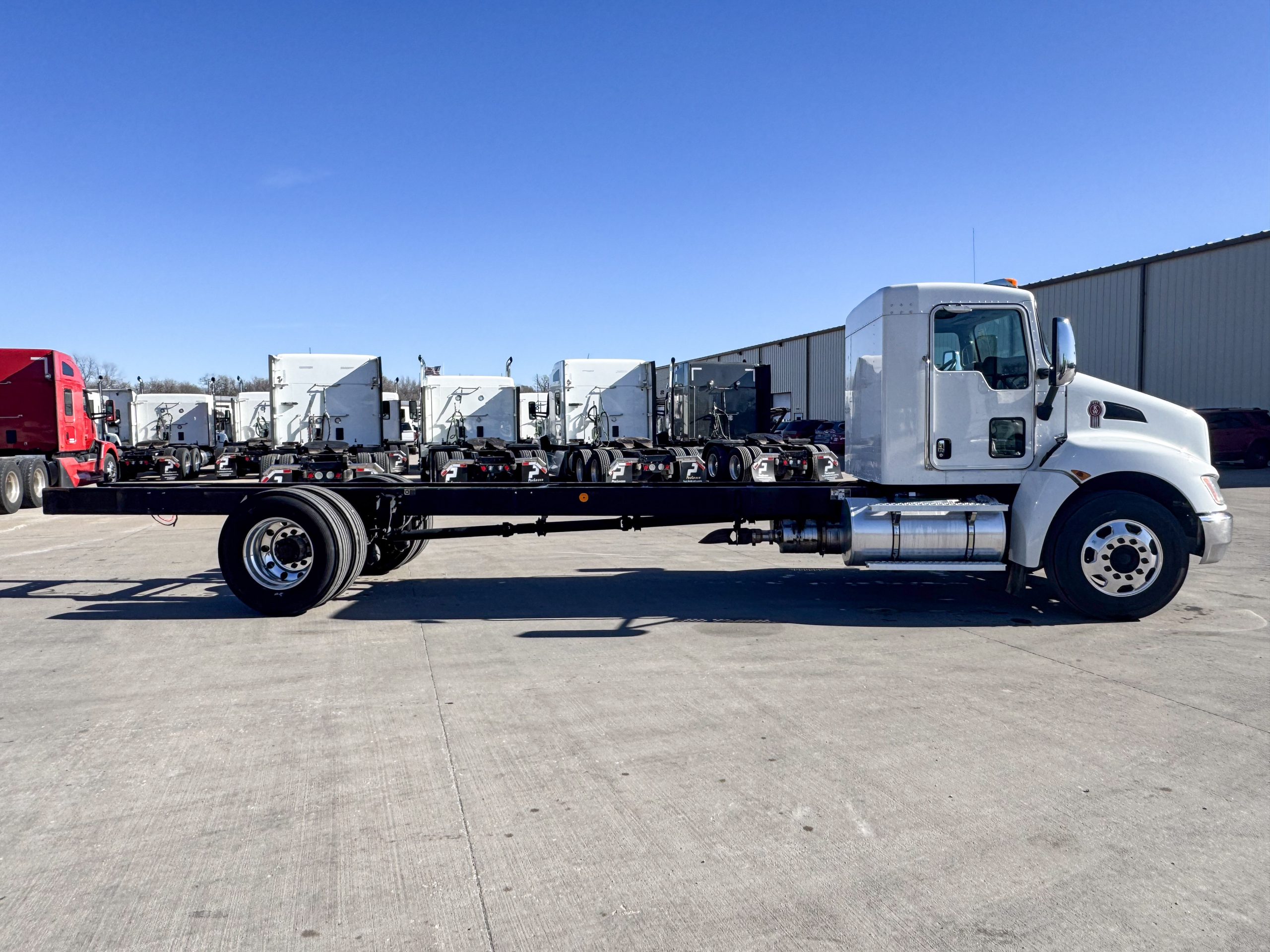 2021 Kenworth T270 - image 4 of 6