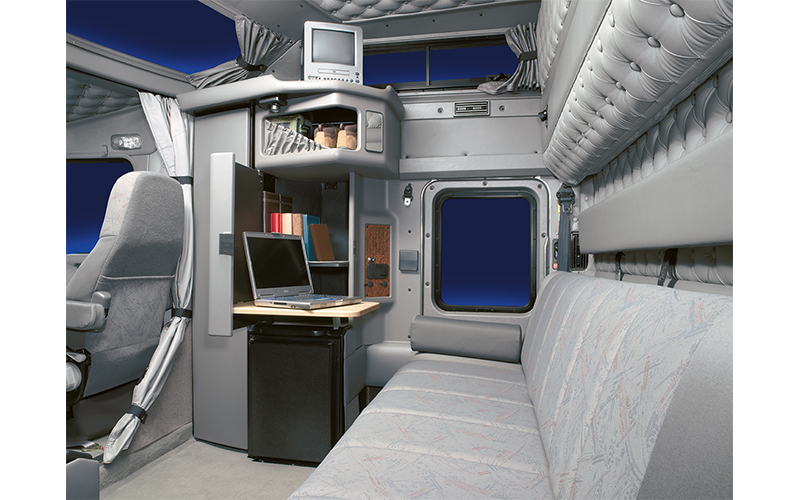 Kenworth W900L (Long Hood) Kenworth W900L (Long Hood) - image 3 of 3