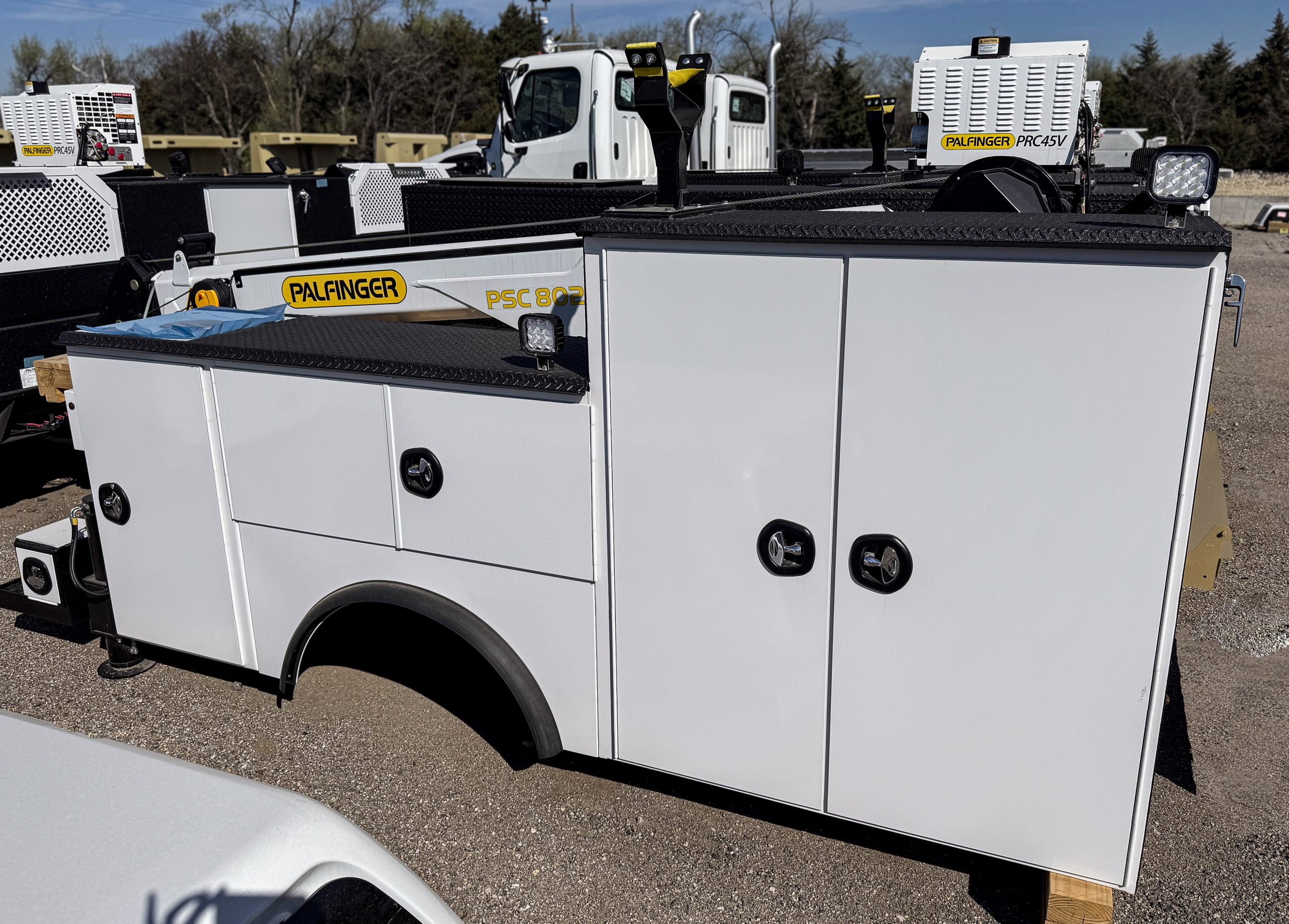 Palfinger Pro 43-11 Service Body for Sale | MTTE Palfinger Pro 43-11 Service Body for Sale | MTTE - image 2 of 6