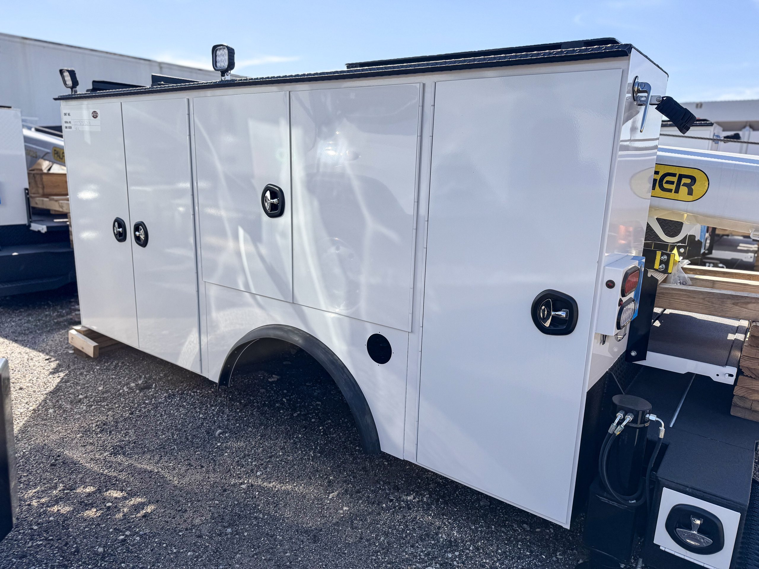 Palfinger Pro 43-11 Service Body for Sale | MTTE Palfinger Pro 43-11 Service Body for Sale | MTTE - image 6 of 6