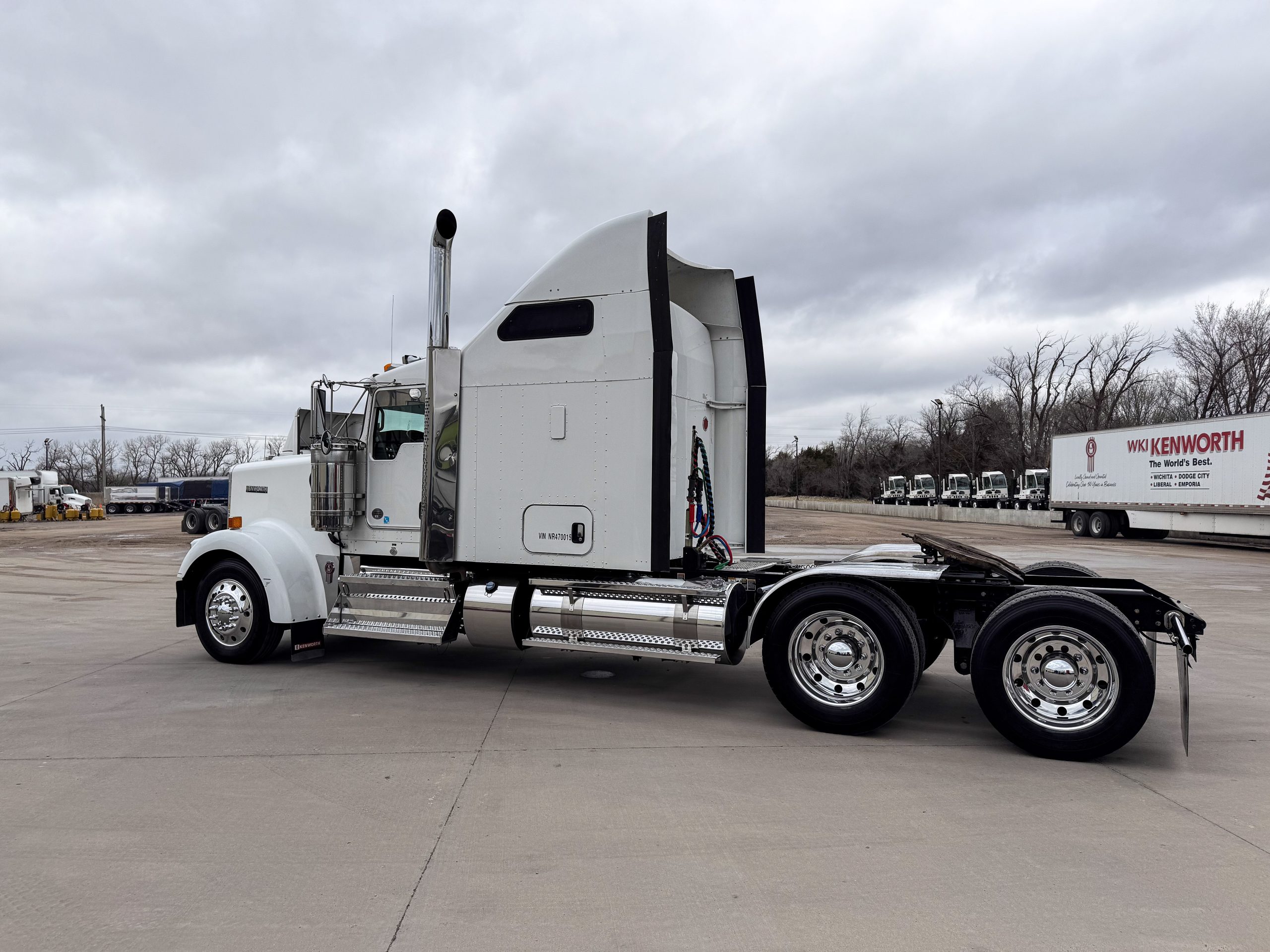 2022 Kenworth W900L Sleeper for Sale | WKI Kenworth 2022 Kenworth W900L Sleeper for Sale | WKI Kenworth - image 3 of 6