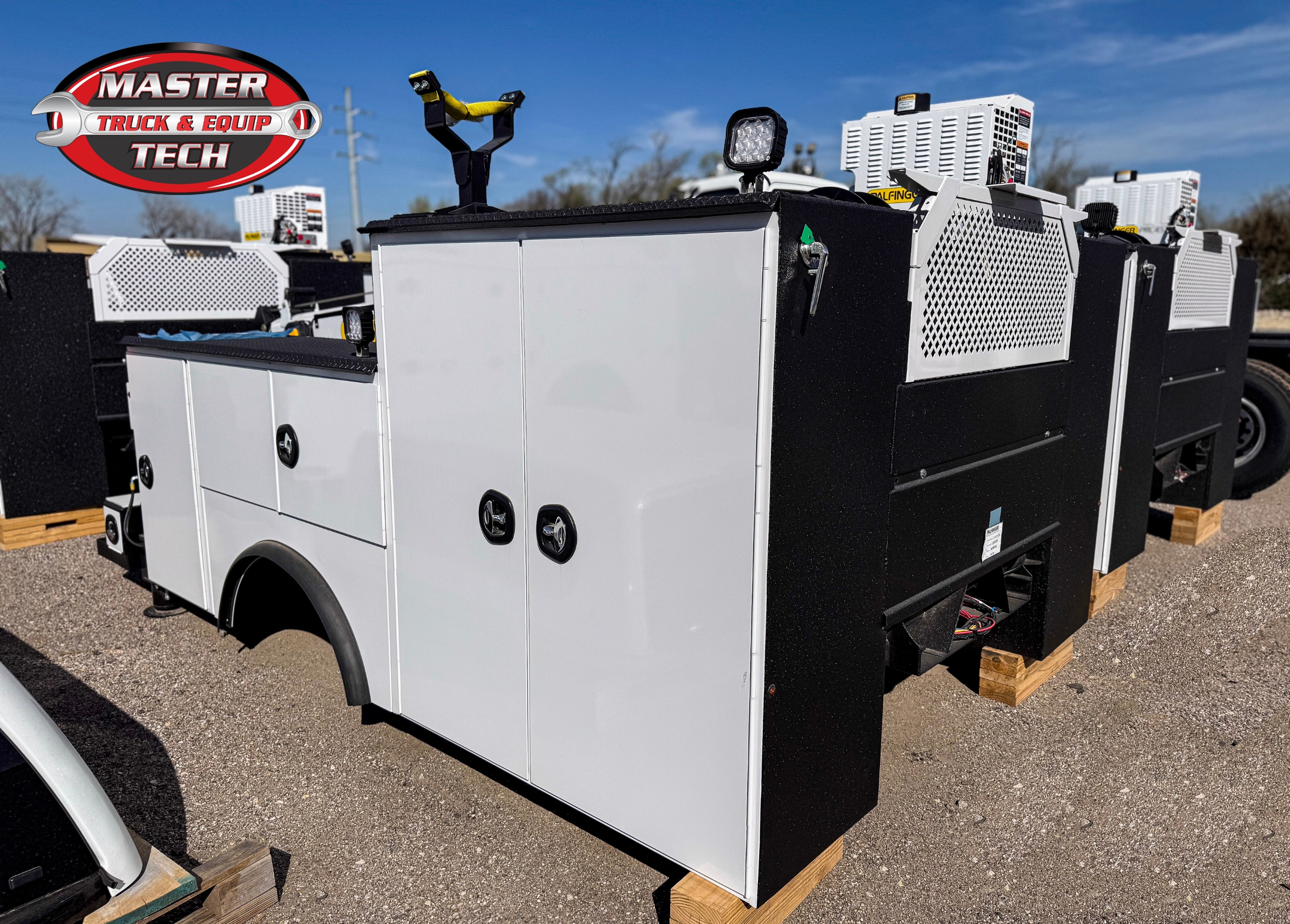 Palfinger Pro 43-11 Service Body for Sale | MTTE Palfinger Pro 43-11 Service Body for Sale | MTTE - image 1 of 6