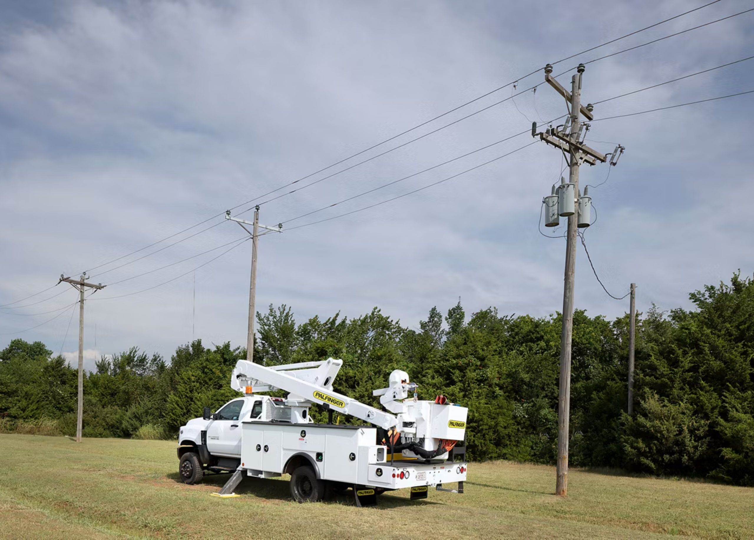 Ford F-600 Bucket Truck Material Handler | Wichita Ford F-600 Bucket Truck Material Handler | Wichita - image 2 of 6