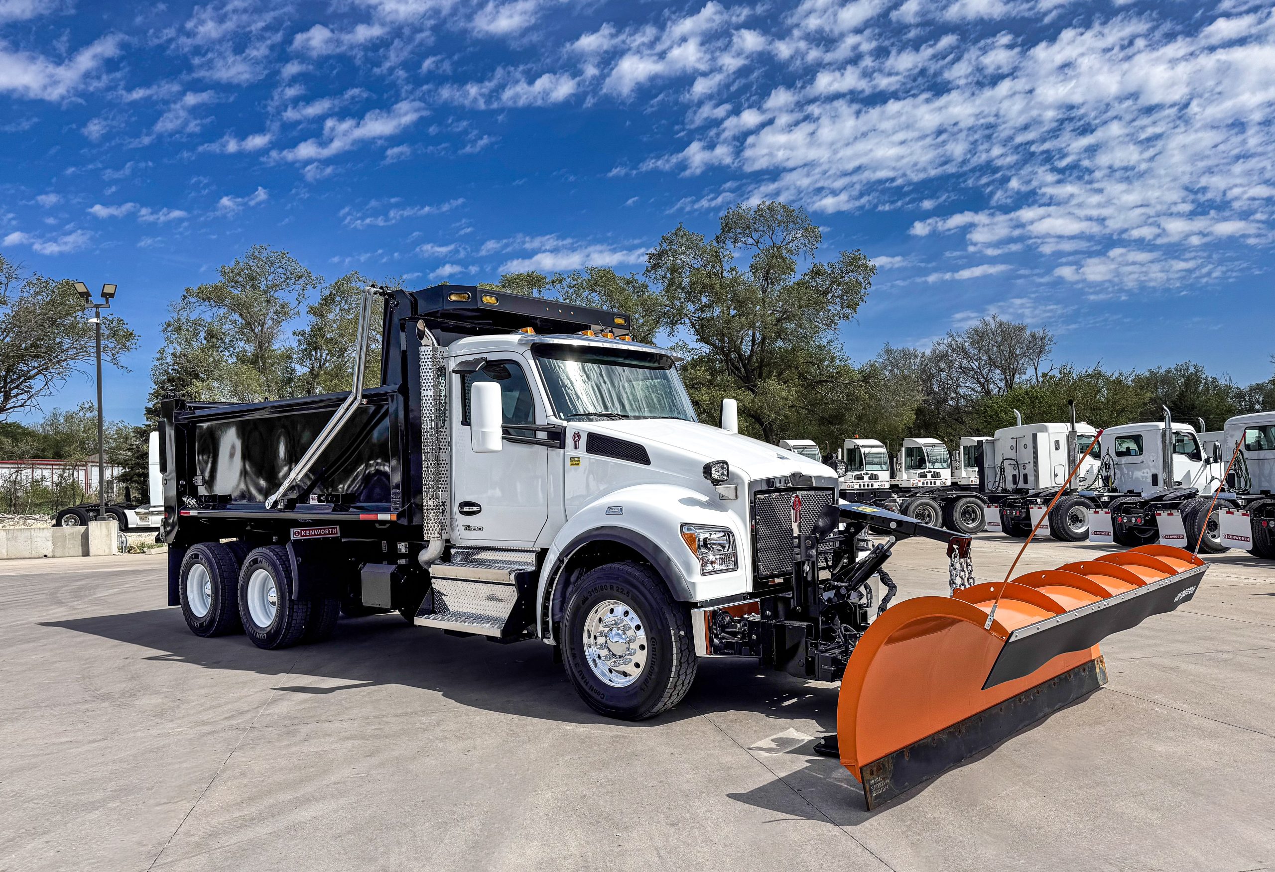 2026 Kenworth T880S Dump Truck for Sale | Snow Plow 2026 Kenworth T880S Dump Truck for Sale | Snow Plow - image 3 of 6