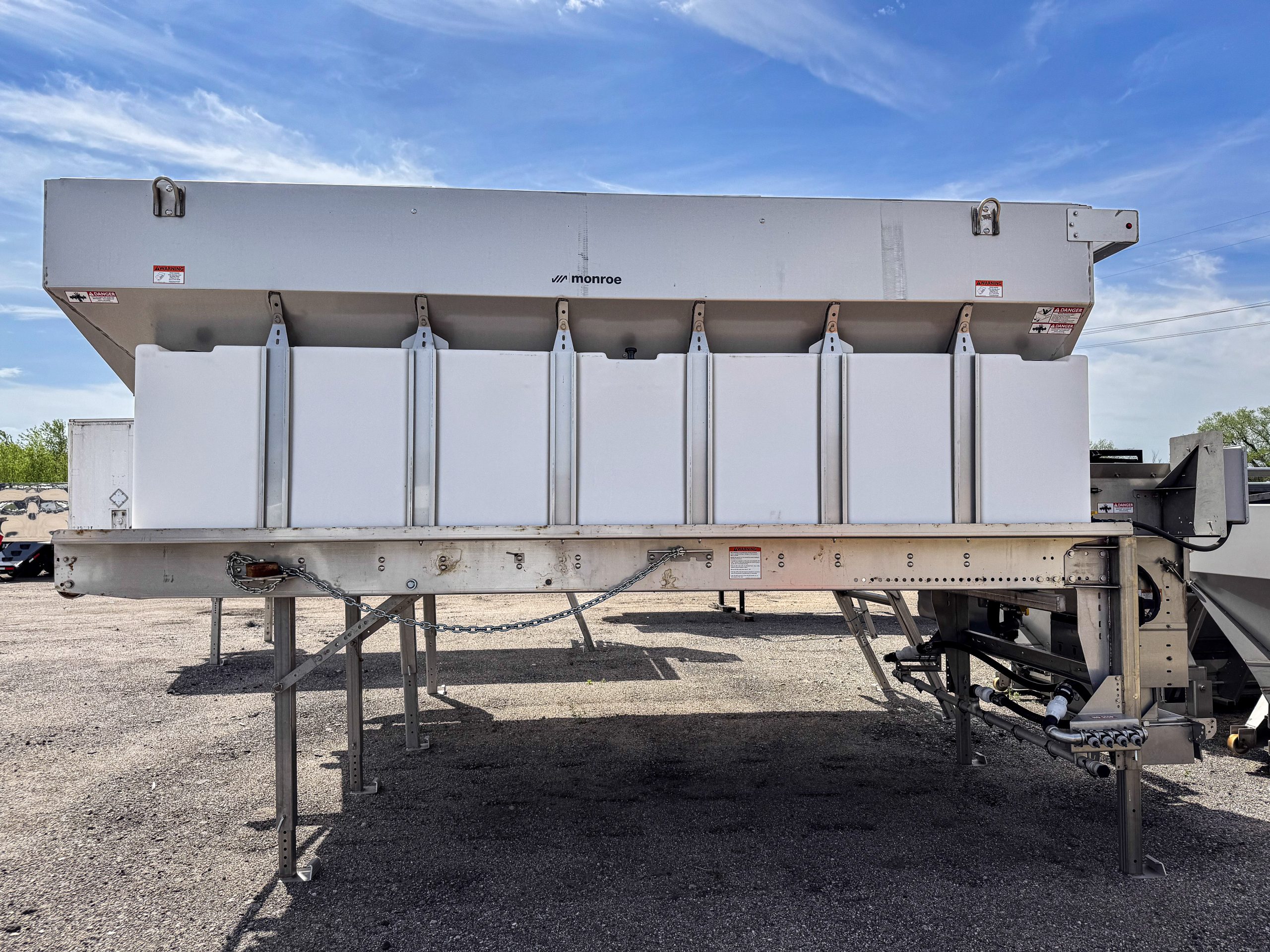 Monroe 15 ft MCV V-Box Spreader with Anti-Ice System for Sale | MTTE Monroe 15 ft MCV V-Box Spreader with Anti-Ice System for Sale | MTTE - image 2 of 6