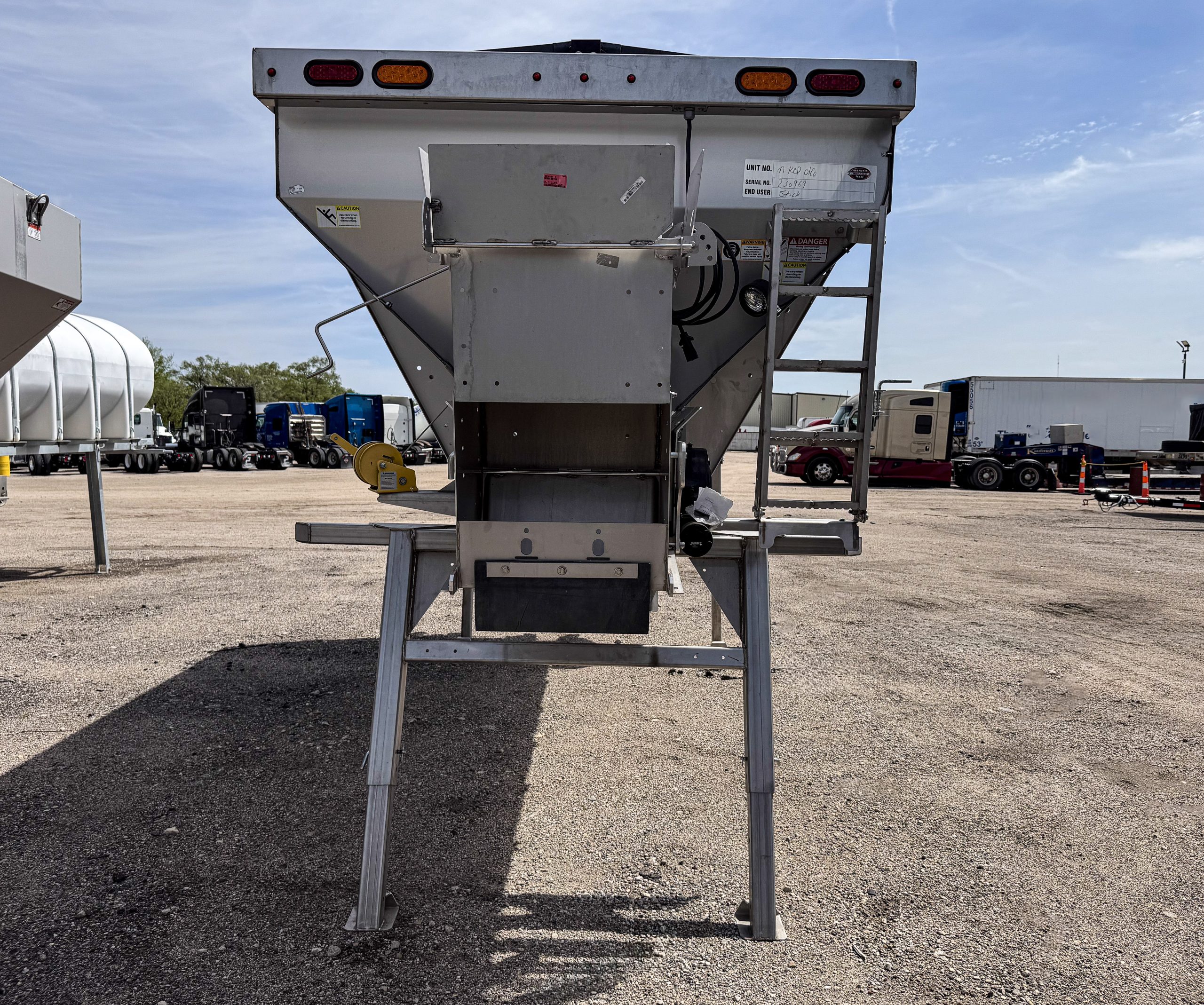 Monroe 15 ft MCV V-Box Spreaders for Sale | MTTE Monroe 15 ft MCV V-Box Spreaders for Sale | MTTE - image 3 of 6