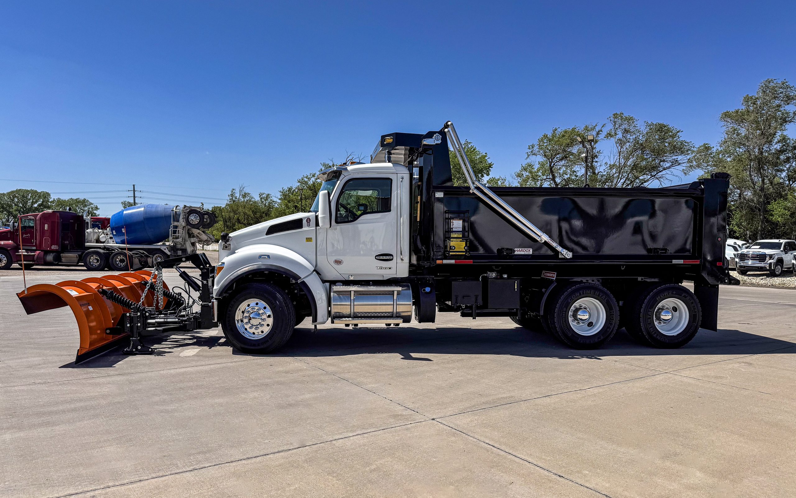 2026 Kenworth T880S Dump Truck with Snow Plow for Sale | MTTE 2026 Kenworth T880S Dump Truck with Snow Plow for Sale | MTTE - image 2 of 6