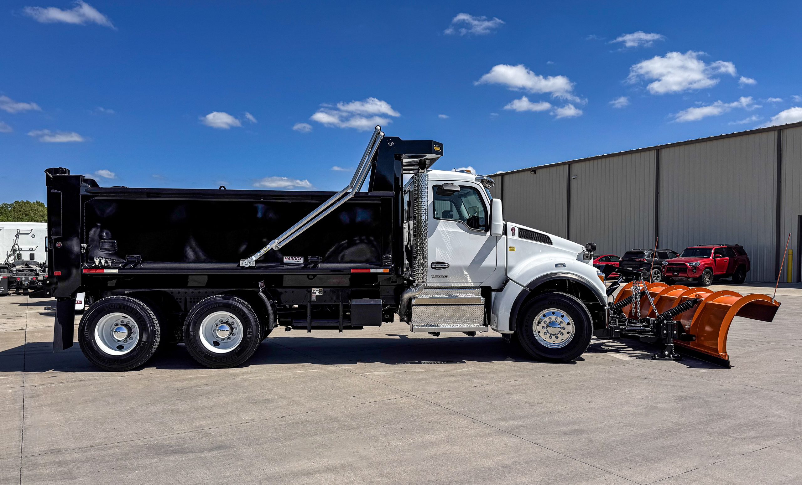 2026 Kenworth T880S Dump Truck with Snow Plow for Sale | MTTE 2026 Kenworth T880S Dump Truck with Snow Plow for Sale | MTTE - image 3 of 6