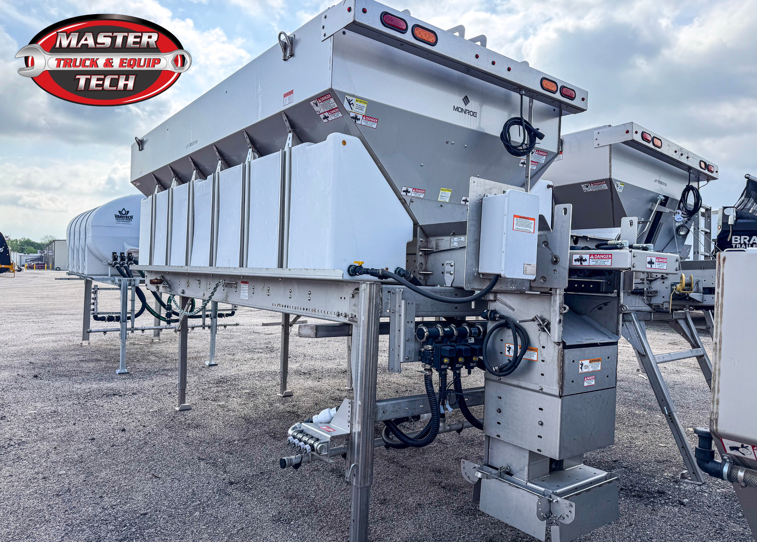 Monroe 15 ft MCV V-Box Spreader with Anti-Ice System for Sale | MTTE Monroe 15 ft MCV V-Box Spreader with Anti-Ice System for Sale | MTTE - image 1 of 6
