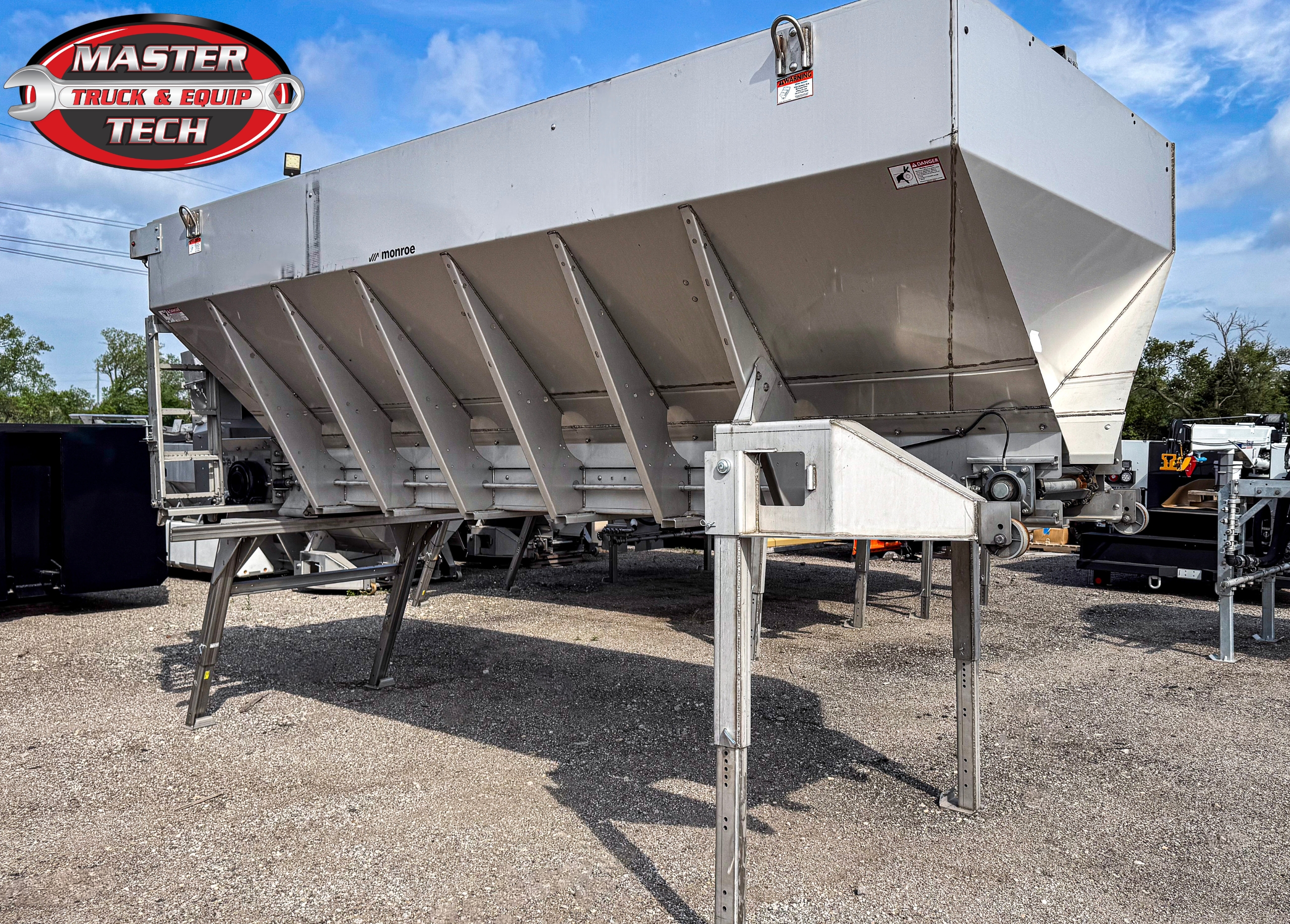 Monroe 15 ft MCV V-Box Spreaders for Sale | MTTE Monroe 15 ft MCV V-Box Spreaders for Sale | MTTE - image 1 of 6