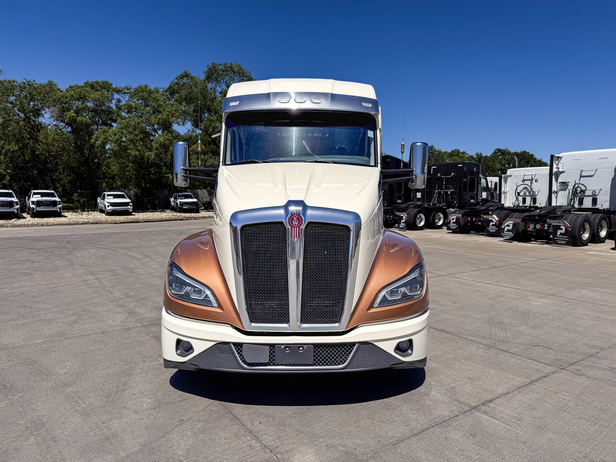 2022 Kenworth T680 for Sale | 76” Mid Roof Sleeper 2022 Kenworth T680 for Sale | 76” Mid Roof Sleeper - image 3 of 6