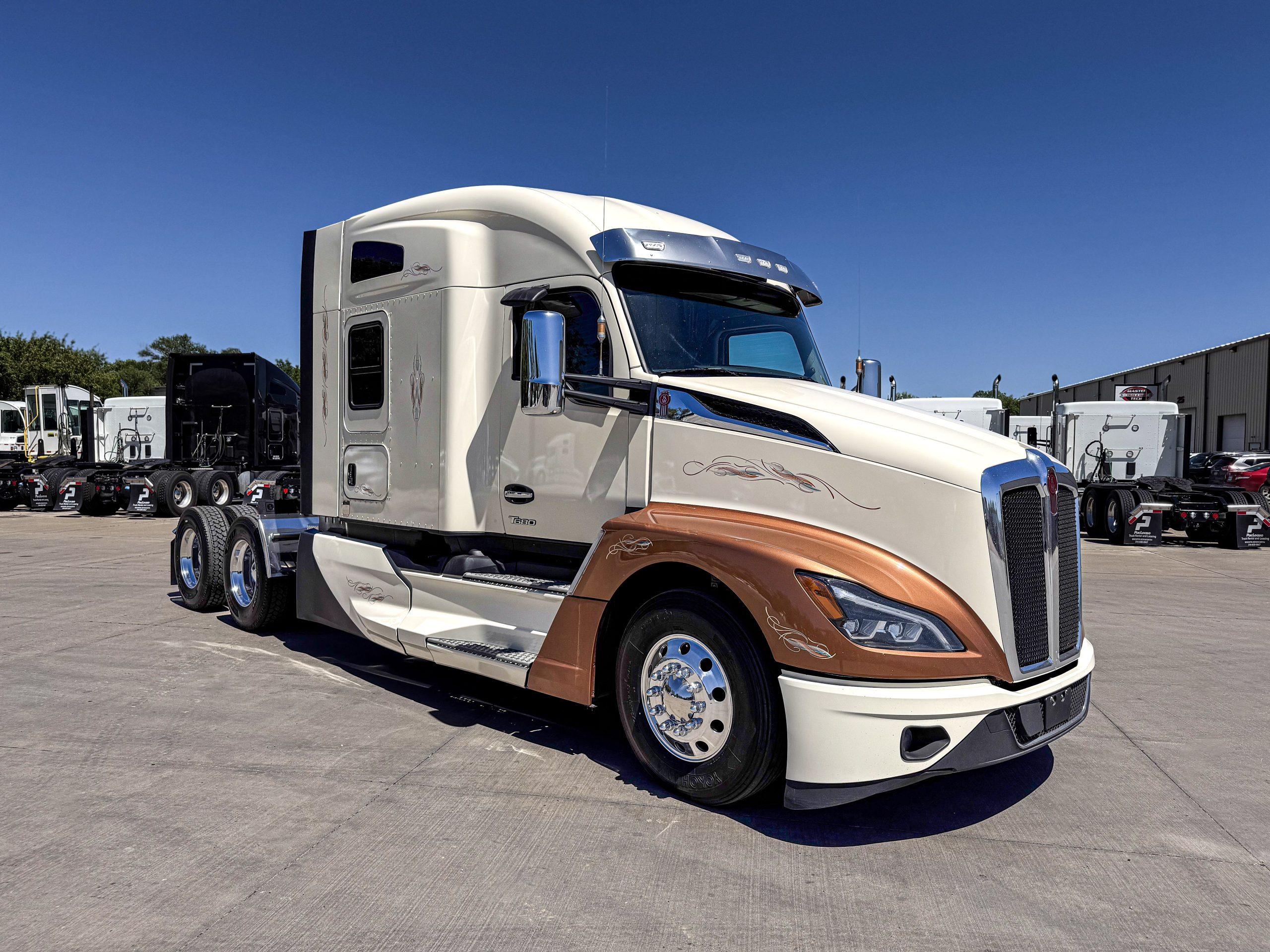 2022 Kenworth T680 for Sale | 76” Mid Roof Sleeper 2022 Kenworth T680 for Sale | 76” Mid Roof Sleeper - image 4 of 6