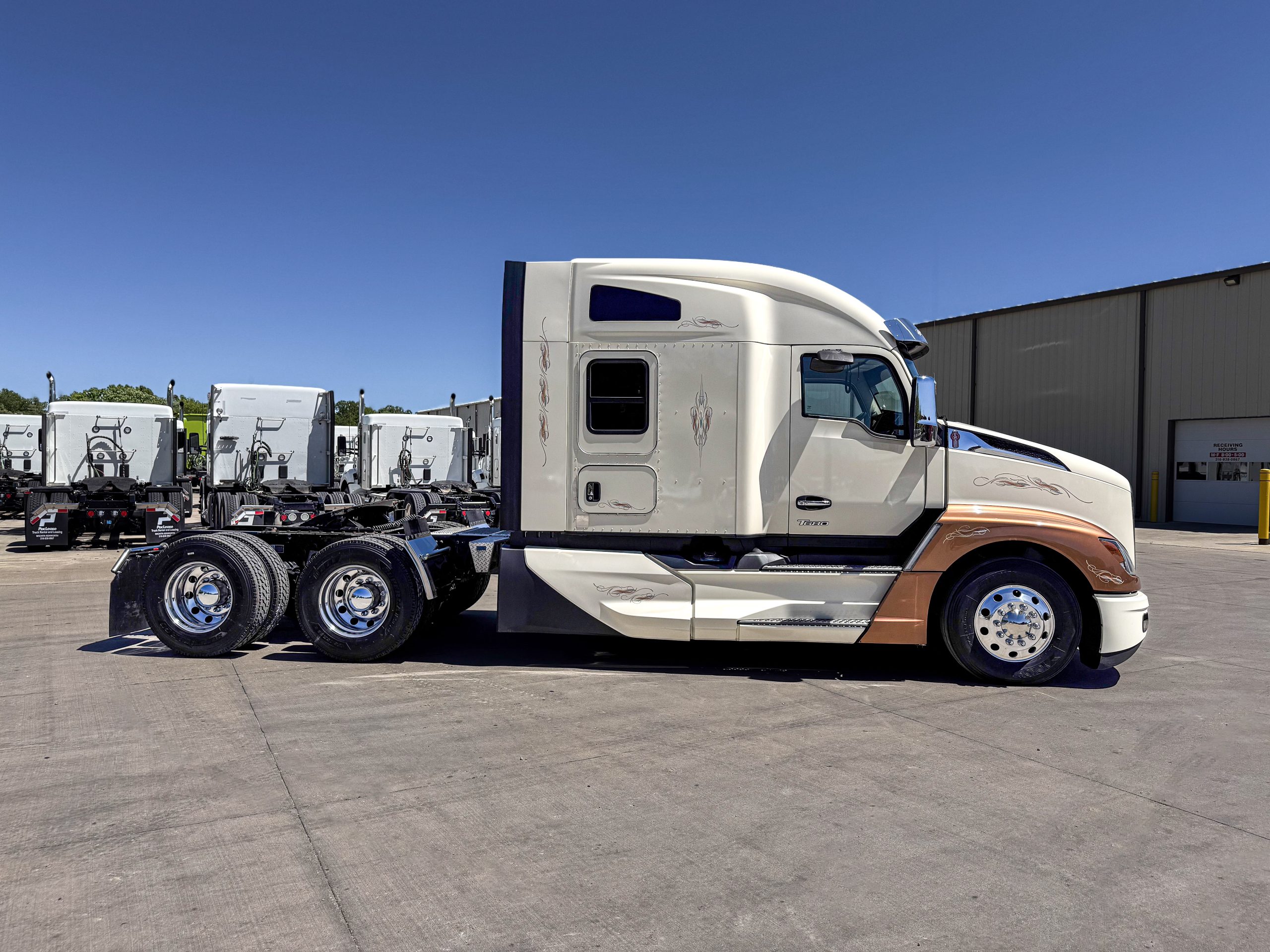 2022 Kenworth T680 for Sale | 76” Mid Roof Sleeper 2022 Kenworth T680 for Sale | 76” Mid Roof Sleeper - image 5 of 6