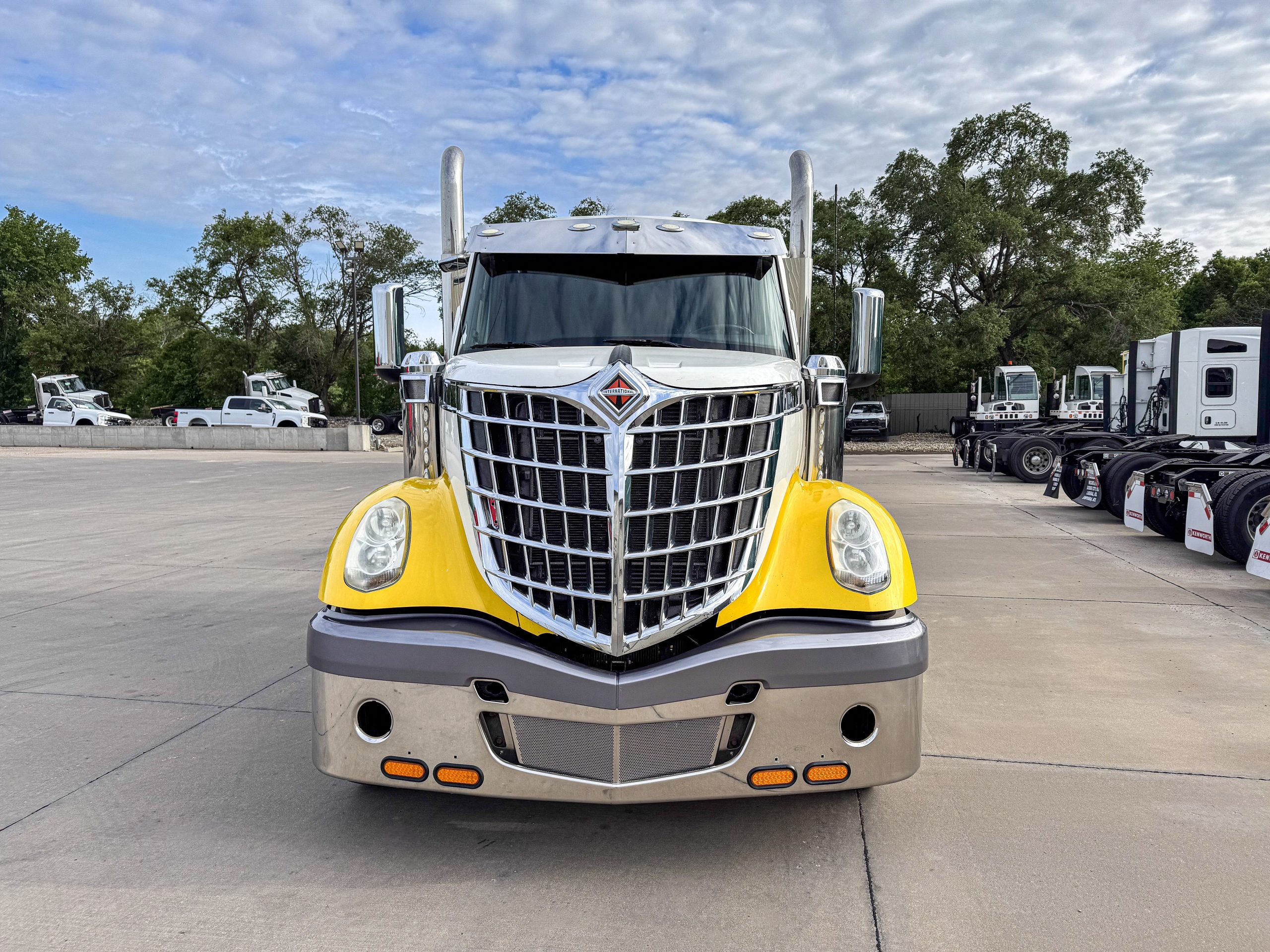2019 International Lone Star for Sale | Sleeper Truck | Wichita KS 2019 International Lone Star for Sale | Sleeper Truck | Wichita KS - image 4 of 6