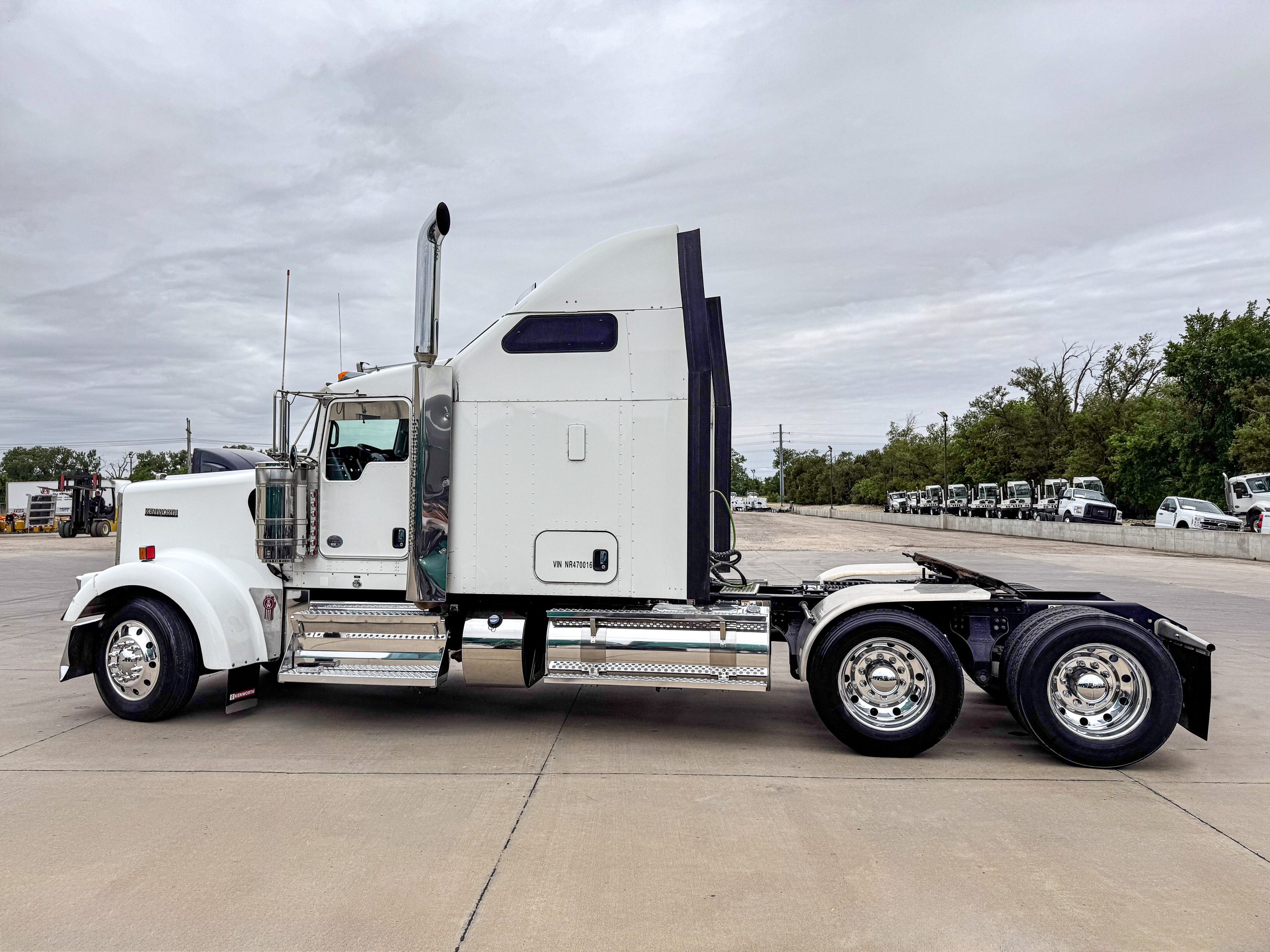 2022 Kenworth W900L Sleeper for Sale | Cummins X15 | Wichita KS 2022 Kenworth W900L Sleeper for Sale | Cummins X15 | Wichita KS - image 2 of 6