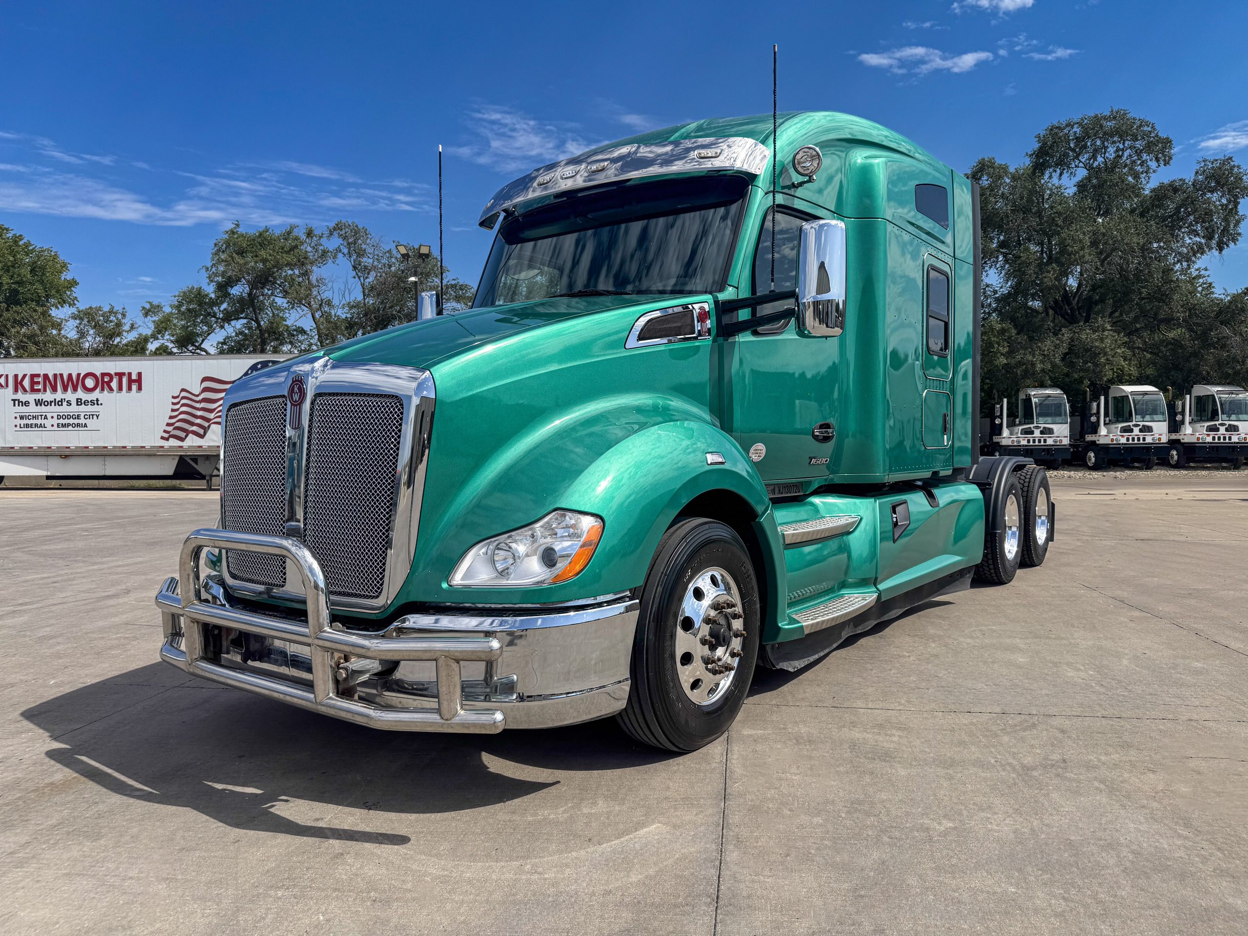 2022 Kenworth T680 Sleeper for Sale in Wichita, KS | WKI Kenworth 2022 Kenworth T680 Sleeper for Sale in Wichita, KS | WKI Kenworth - image 3 of 6