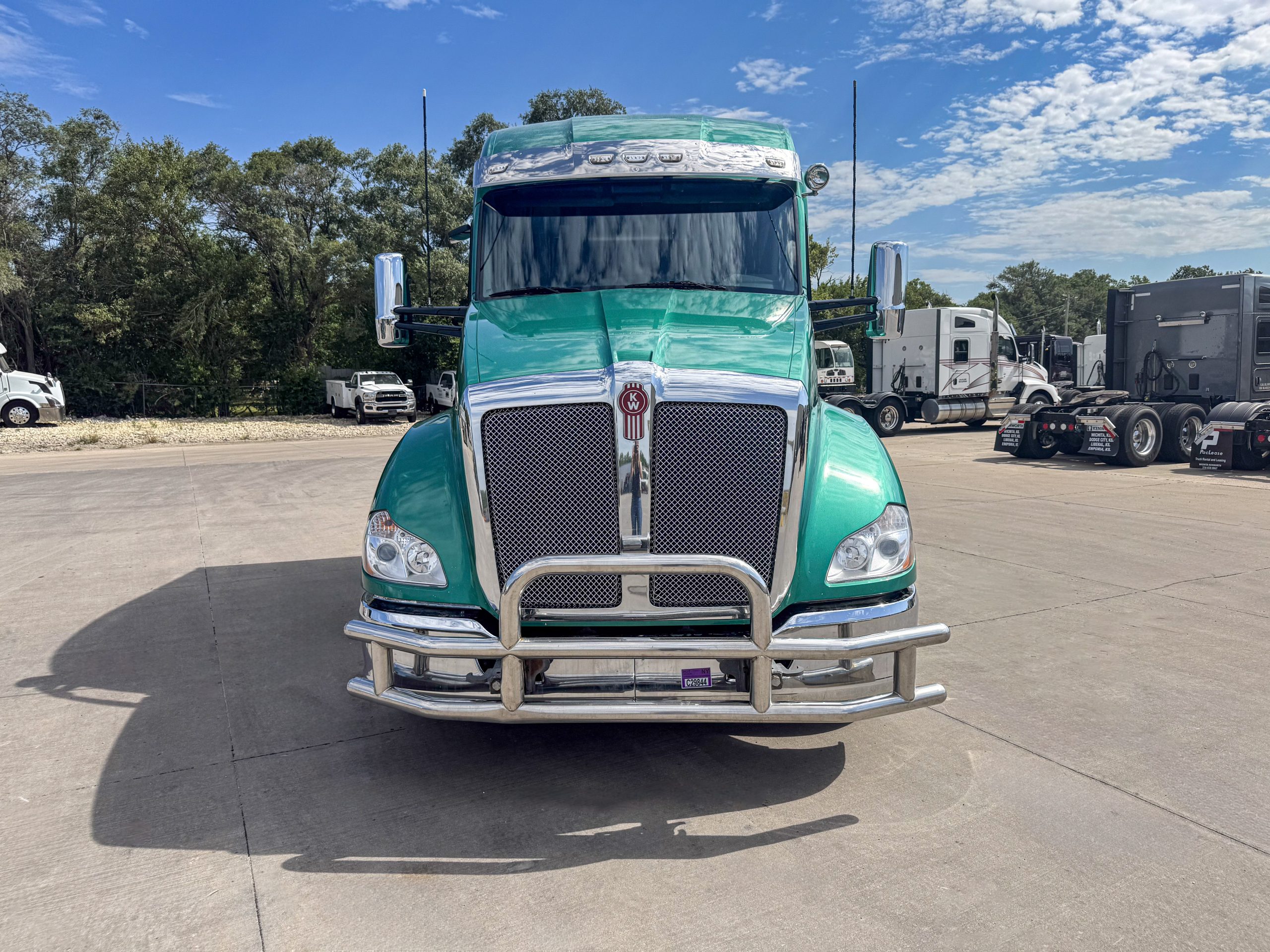 2022 Kenworth T680 Sleeper for Sale in Wichita, KS | WKI Kenworth 2022 Kenworth T680 Sleeper for Sale in Wichita, KS | WKI Kenworth - image 4 of 6