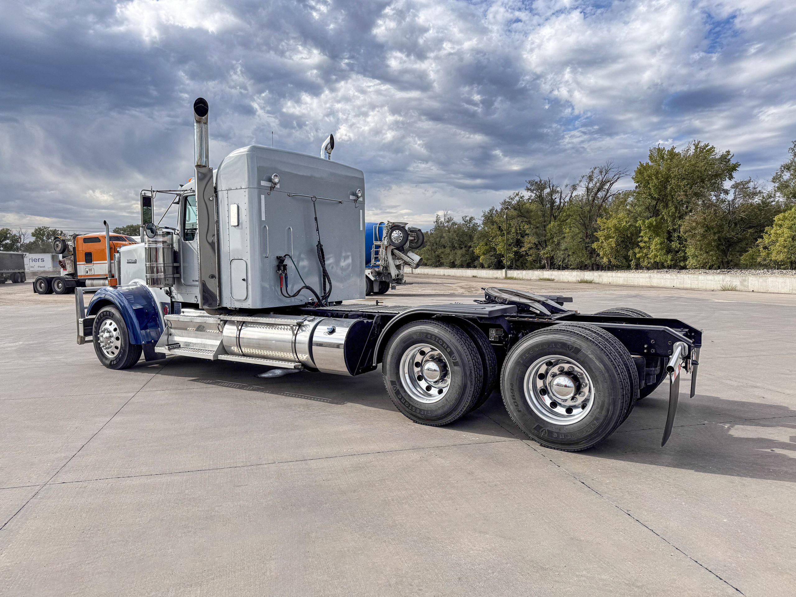 2023 Kenworth W900L for Sale in Wichita KS | WKI Kenworth 2023 Kenworth W900L for Sale in Wichita KS | WKI Kenworth - image 3 of 6