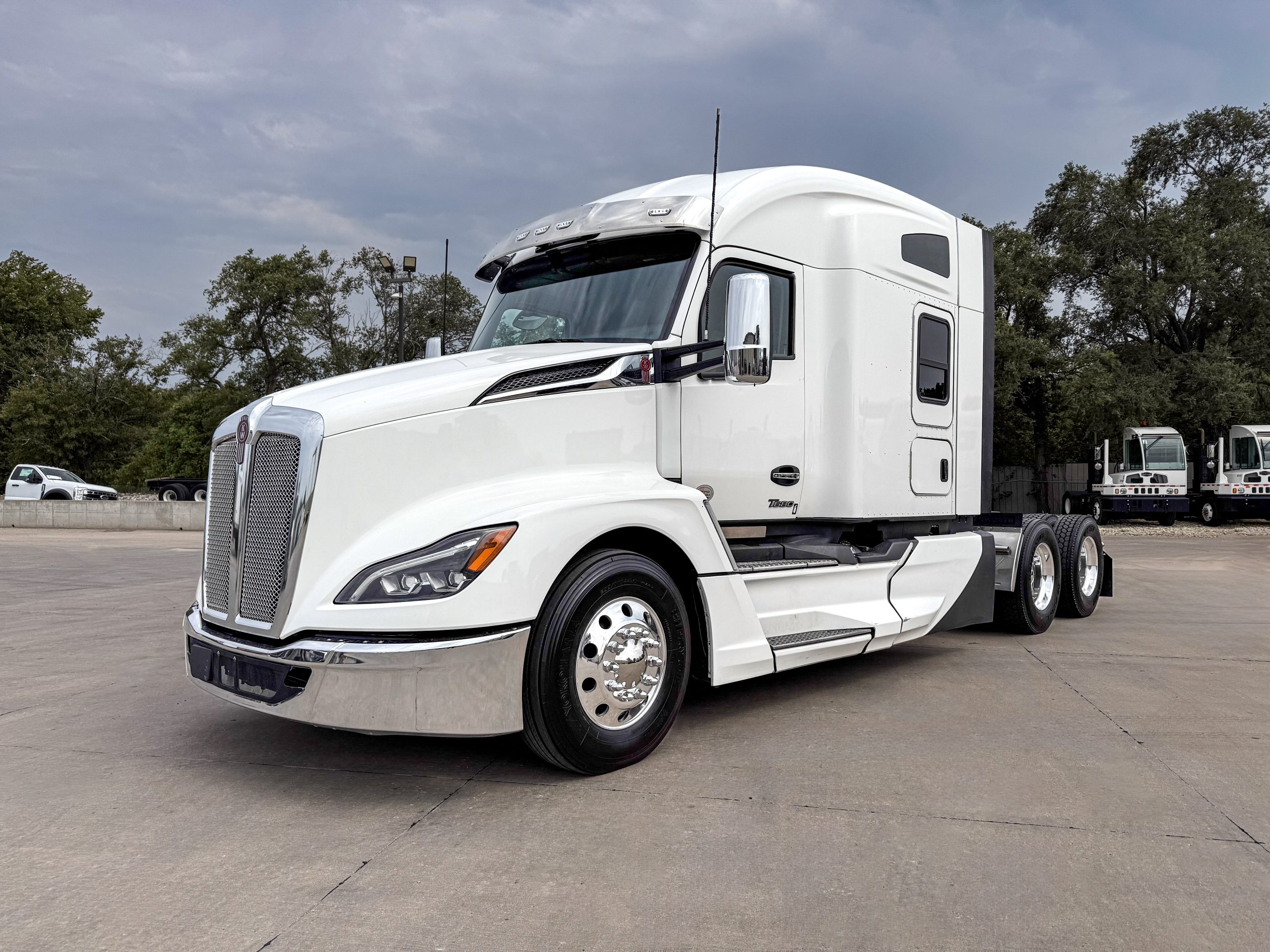 2022 KENWORTH T680 76 MID ROOF FOR SALE | WICHITA KS 2022 KENWORTH T680 76 MID ROOF FOR SALE | WICHITA KS - image 2 of 6