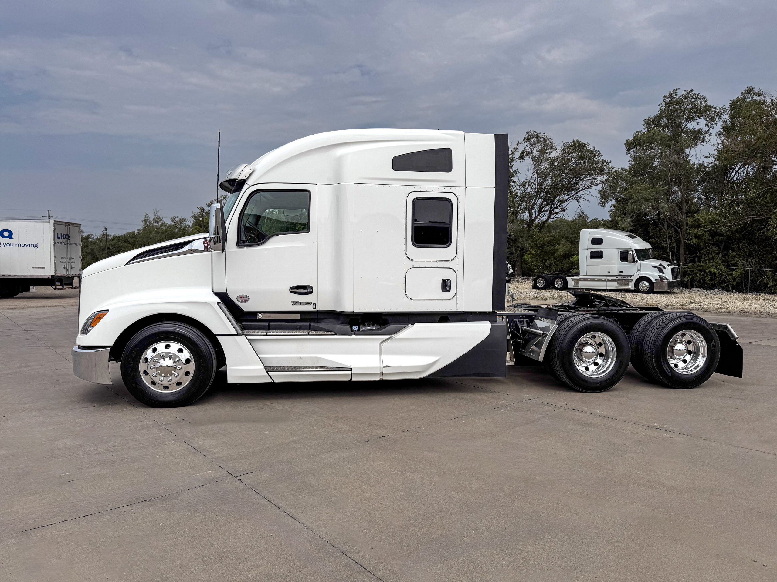 2022 KENWORTH T680 76 MID ROOF FOR SALE | WICHITA KS 2022 KENWORTH T680 76 MID ROOF FOR SALE | WICHITA KS - image 3 of 6