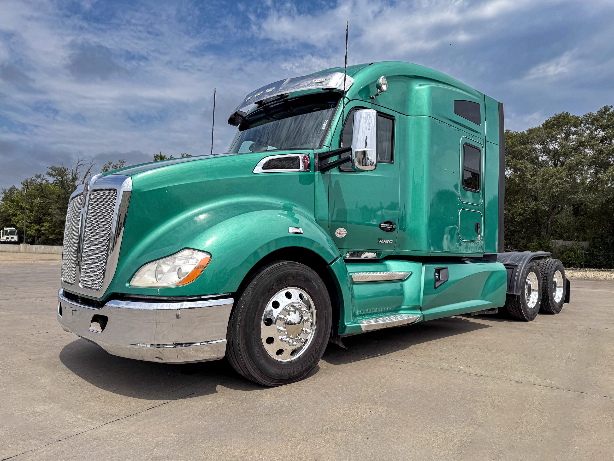 2022 KENWORTH T680 76 MID ROOF FOR SALE | WICHITA KS 2022 KENWORTH T680 76 MID ROOF FOR SALE | WICHITA KS - image 2 of 6