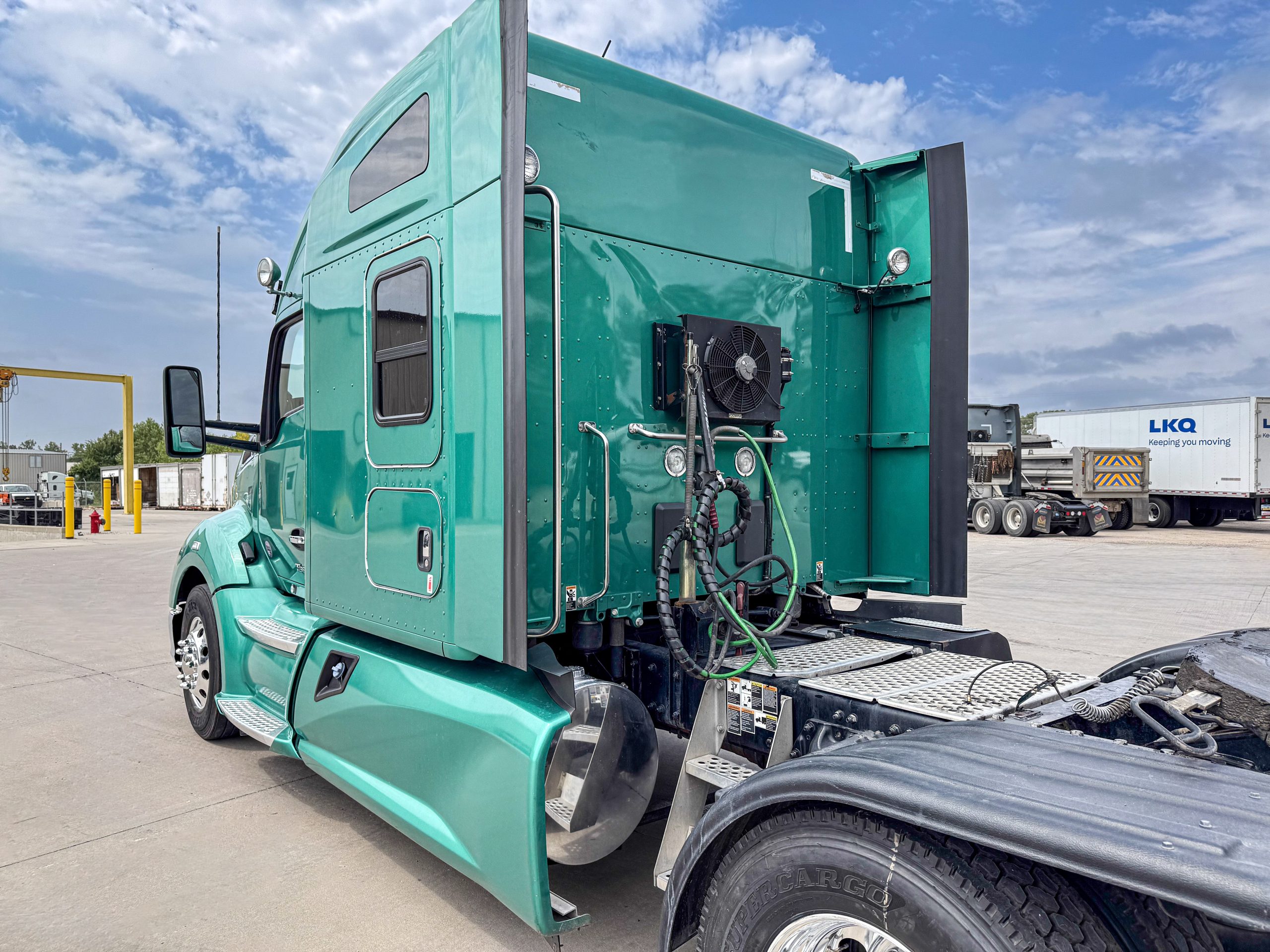 2022 KENWORTH T680 76 MID ROOF FOR SALE | WICHITA KS 2022 KENWORTH T680 76 MID ROOF FOR SALE | WICHITA KS - image 5 of 6