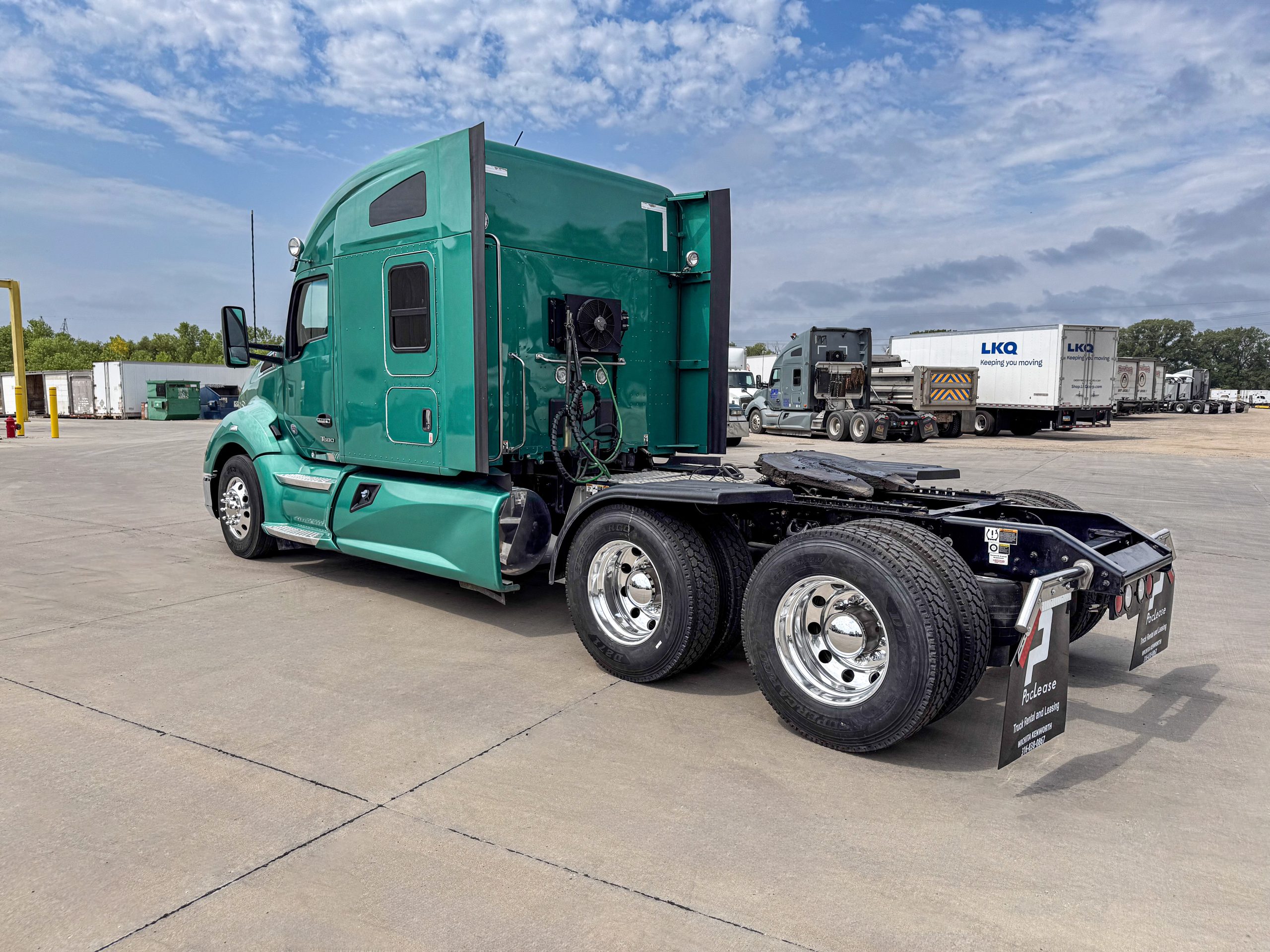2022 KENWORTH T680 76 MID ROOF FOR SALE | WICHITA KS 2022 KENWORTH T680 76 MID ROOF FOR SALE | WICHITA KS - image 4 of 6